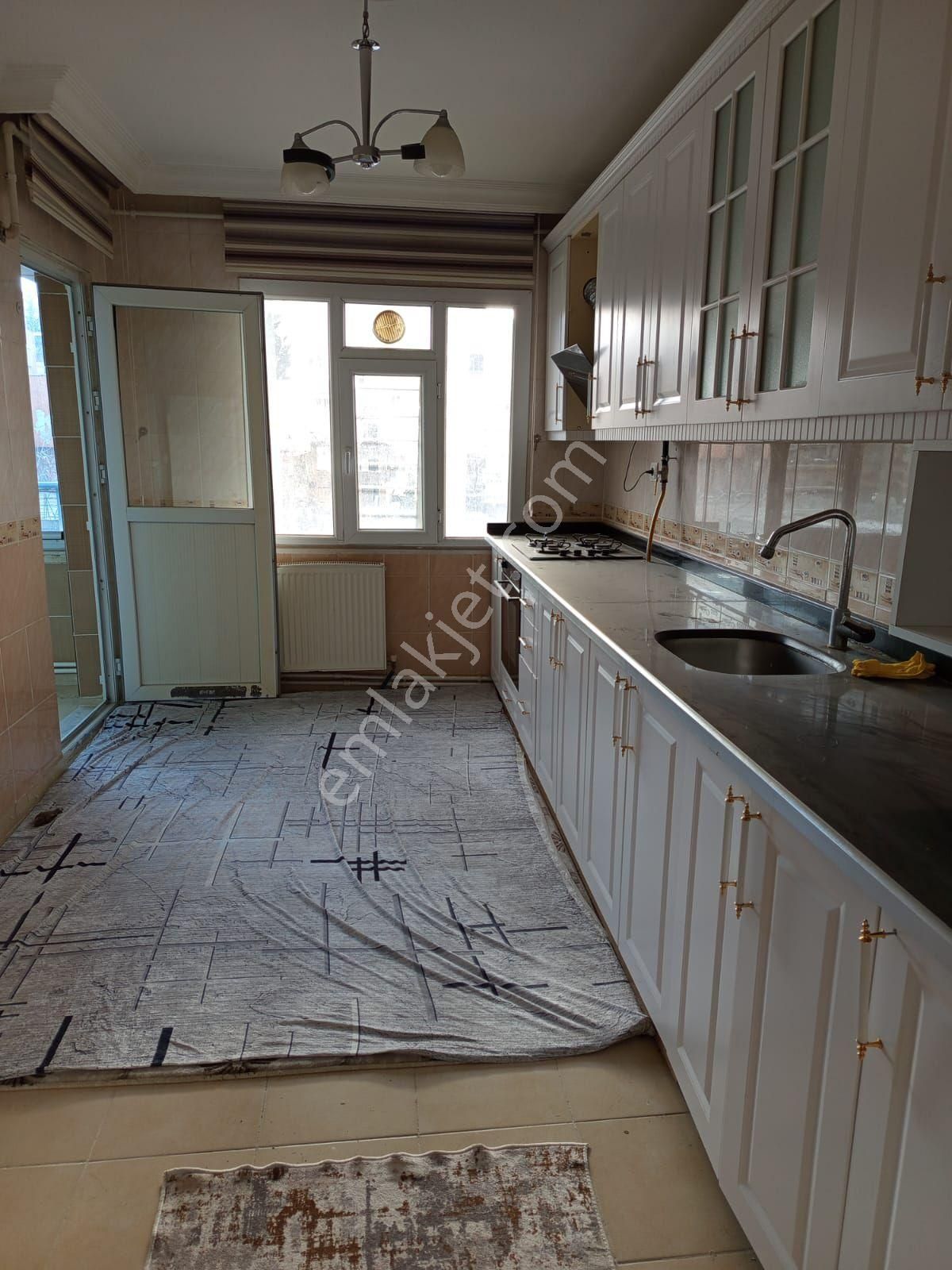 Şehir Merkezinde Yalımda Ful Dayali Döşeli 3+1 Kiralık Daire