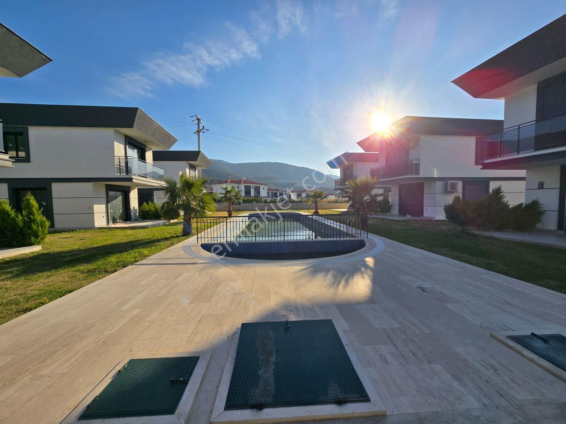 Kuşadası Davutlar Satılık 2+1 Manzaralı Site İçi Müstakil Villa - Görsel 15