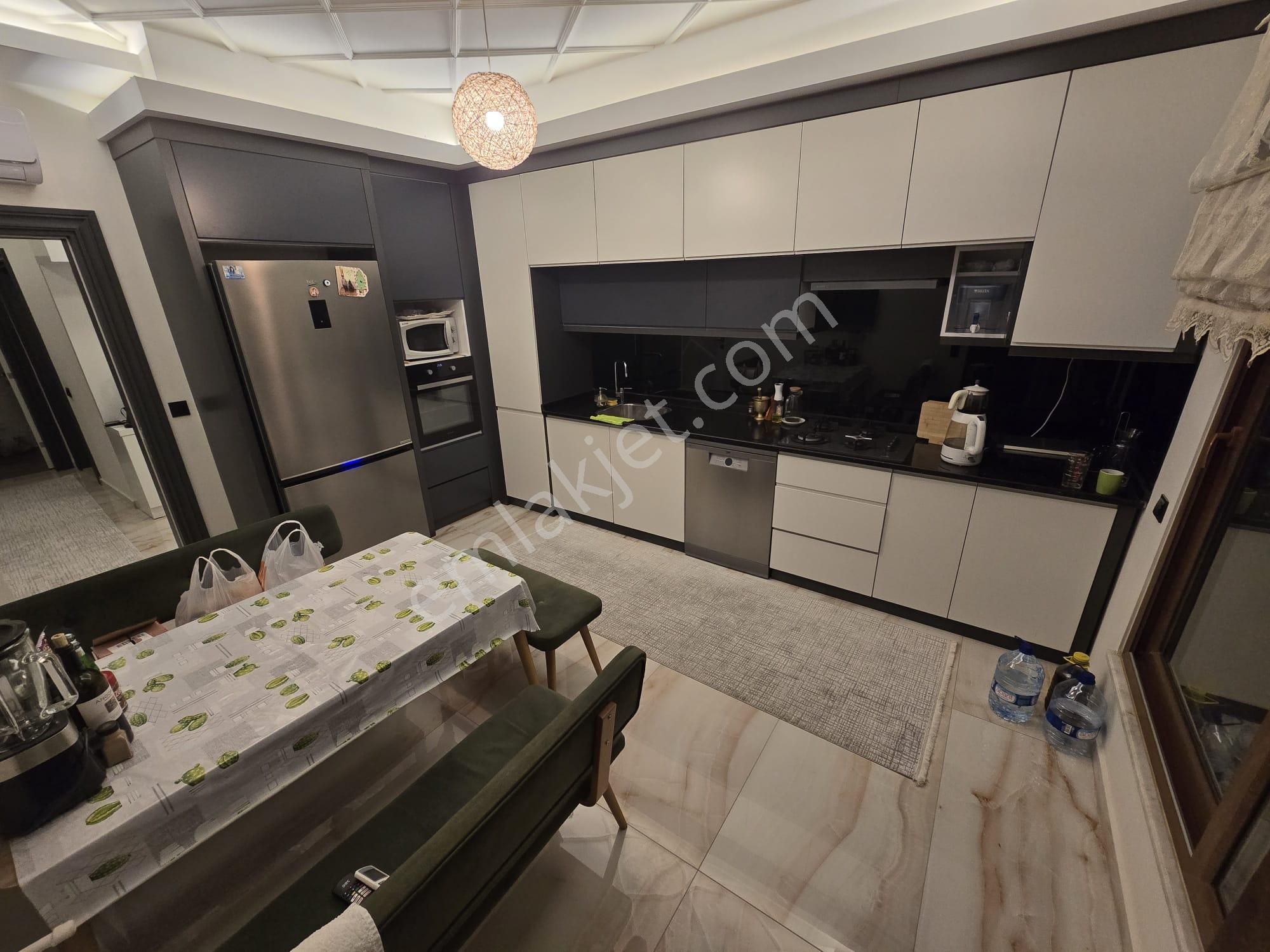 Alanya Oba Çarşamba | Site İçinde Geniş 3+1 Satılık Daire