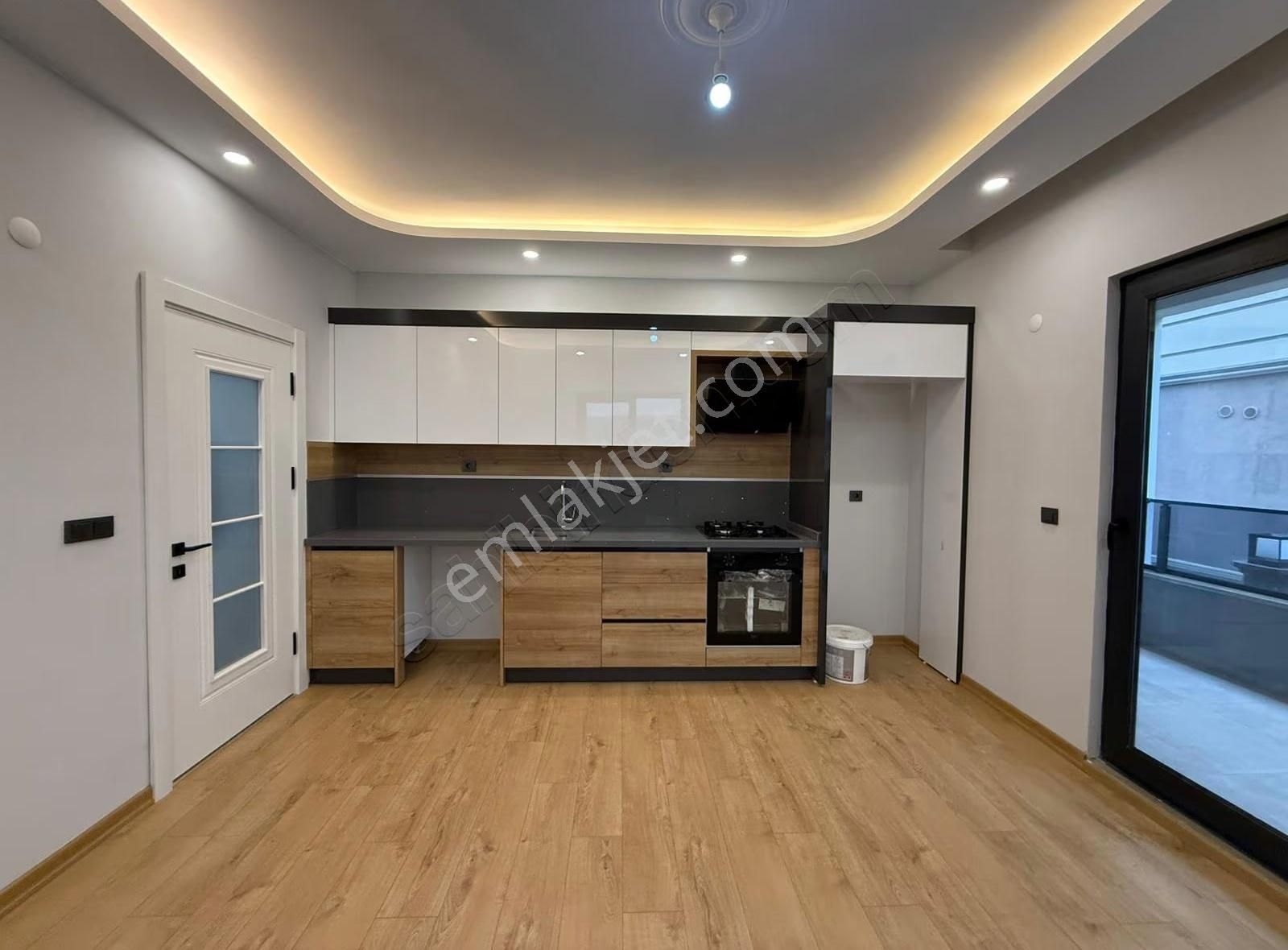 Parladan Zerafeti İle Öne Çıkan Geniş M²'de Sıfır 1+1 Daire - Görsel 22