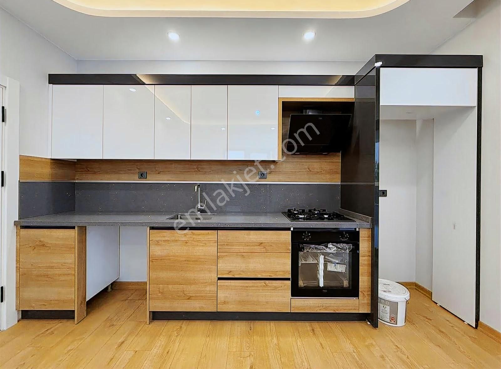 Parladan Zerafeti İle Öne Çıkan Geniş M²'de Sıfır 1+1 Daire - Görsel 33