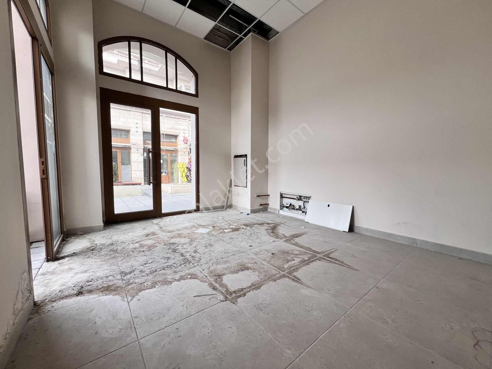 Mevlana Türbe Önü Çarşısı Mükemmel Konumda 20+20 M2 Satılık - Görsel 13