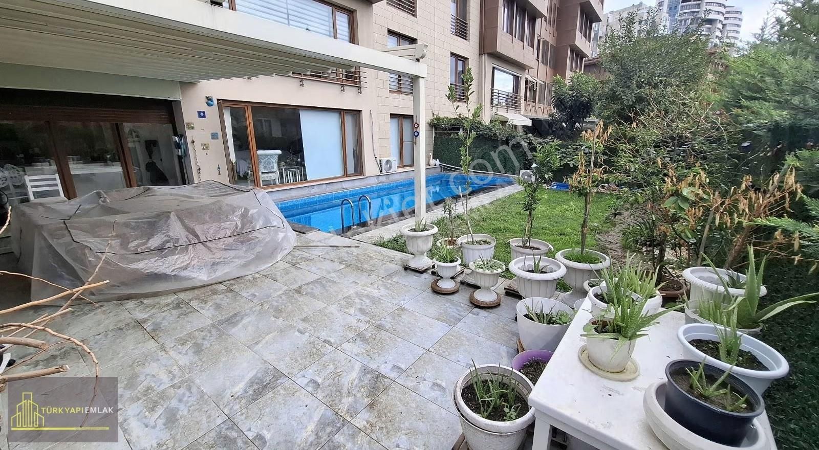 Bosphorus Cıtyde 4+1 Havuzlu Bahçeli Yalı Dairesi