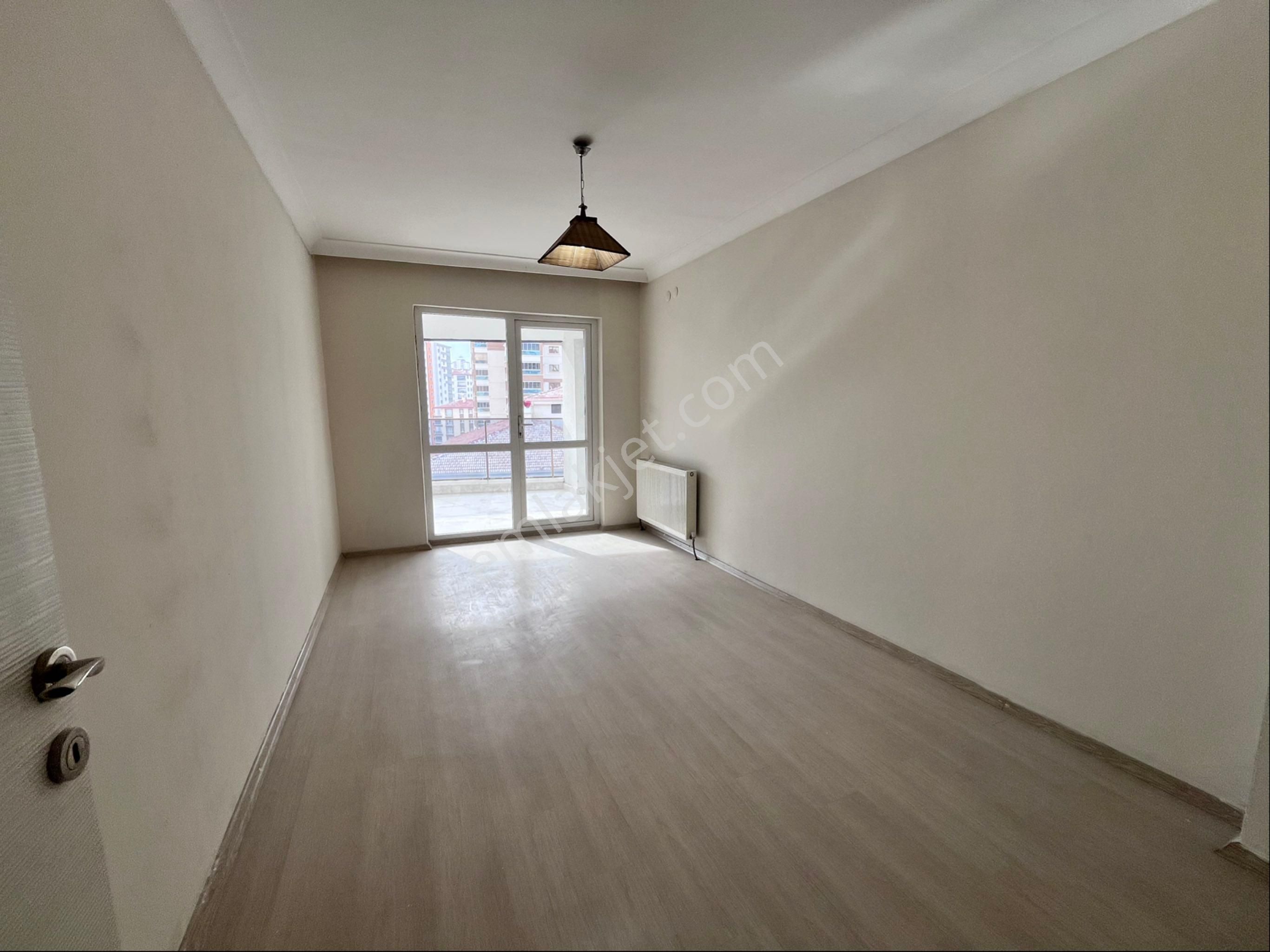 Gerede Emlaktan Yeni Binada Geniş Ferah 4+1 - Görsel 18