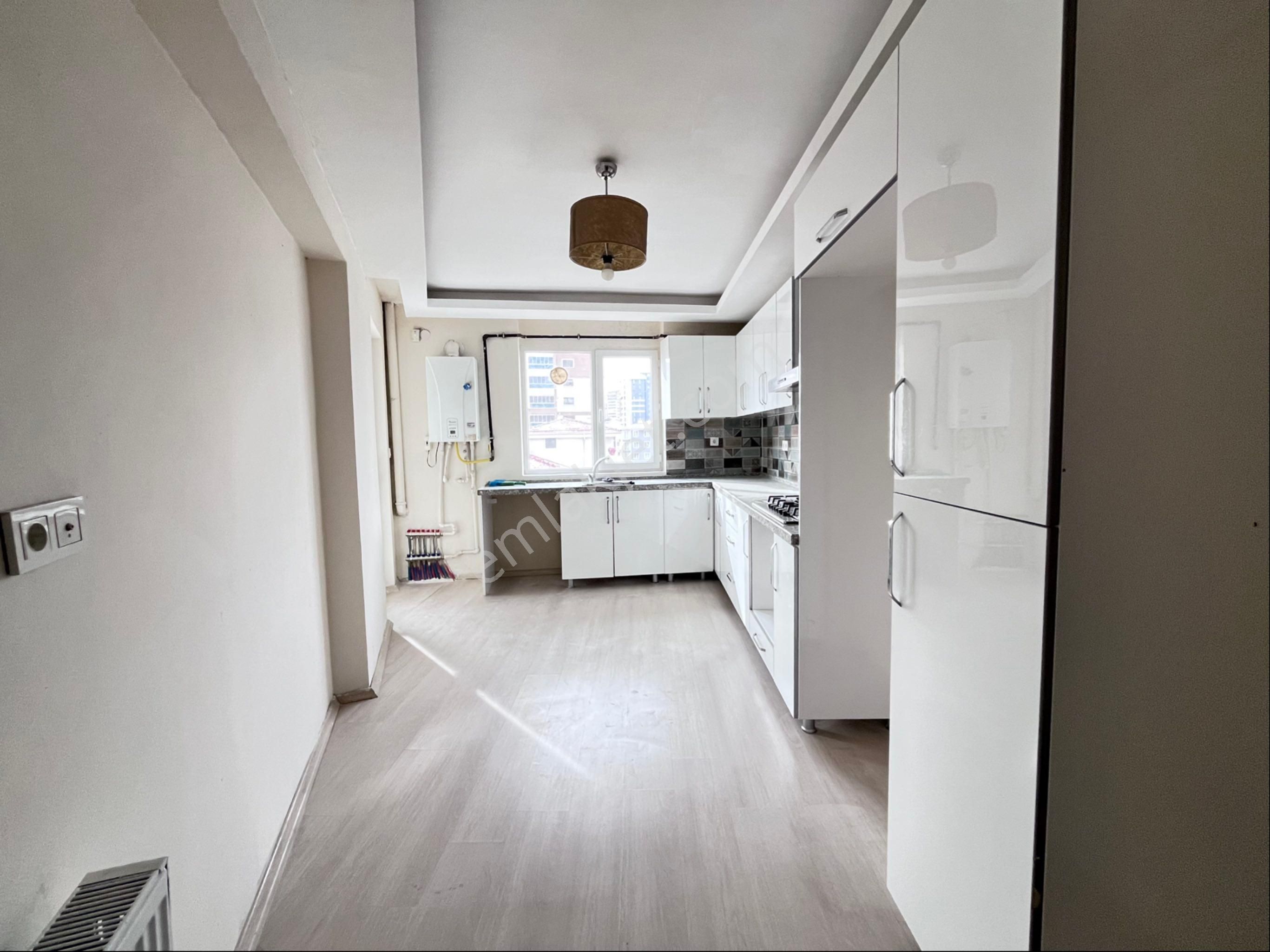 Gerede Emlaktan Yeni Binada Geniş Ferah 4+1 - Görsel 4