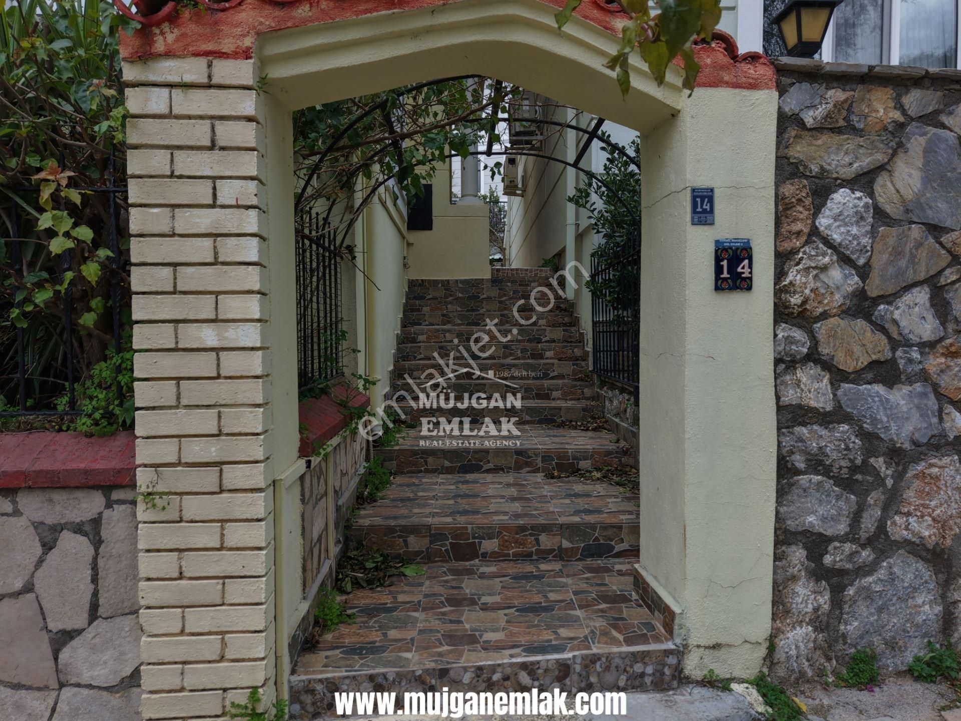 Müjgan Emlaktan Beldibinde Site İçinde Müstakil 3 Katlı Villa - Görsel 6