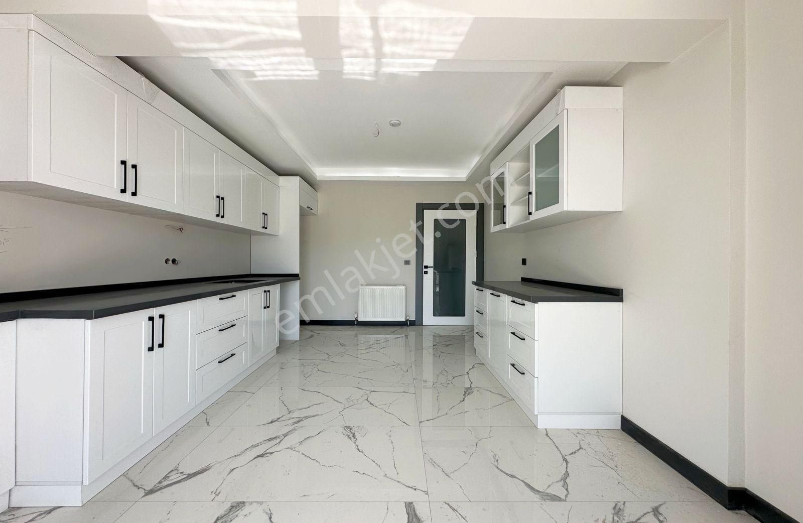 Şafak'tan Anka Palas Sitesi'nde 3+1 Ultra Lüks 9.kat Manzaralı