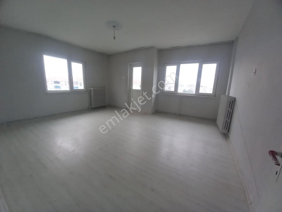 Yaşar Kemal Caddesi Bağımsız Masrafsız Cadde Cephe 3+1 Daire - Görsel 7