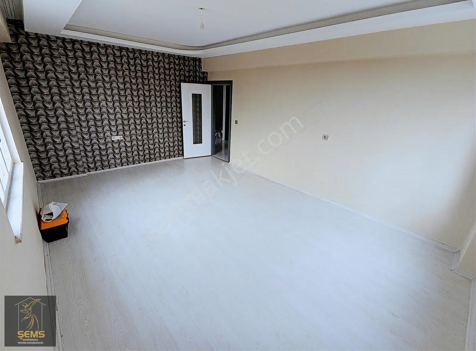 Fetih Caddesinde Arakat İskanlı Lüks 3+1 Masrafsız Boş Daire - Görsel 14