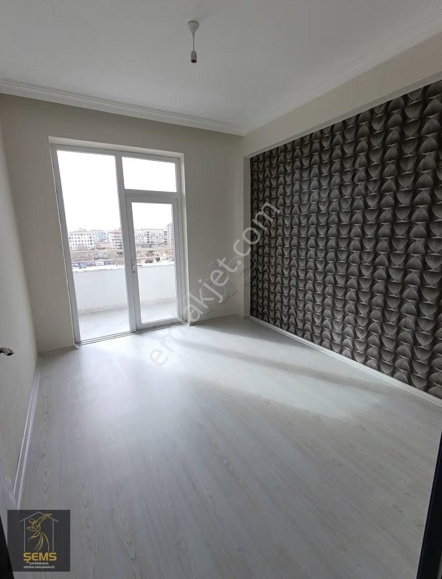 Fetih Caddesinde Arakat İskanlı Lüks 3+1 Masrafsız Boş Daire - Görsel 5