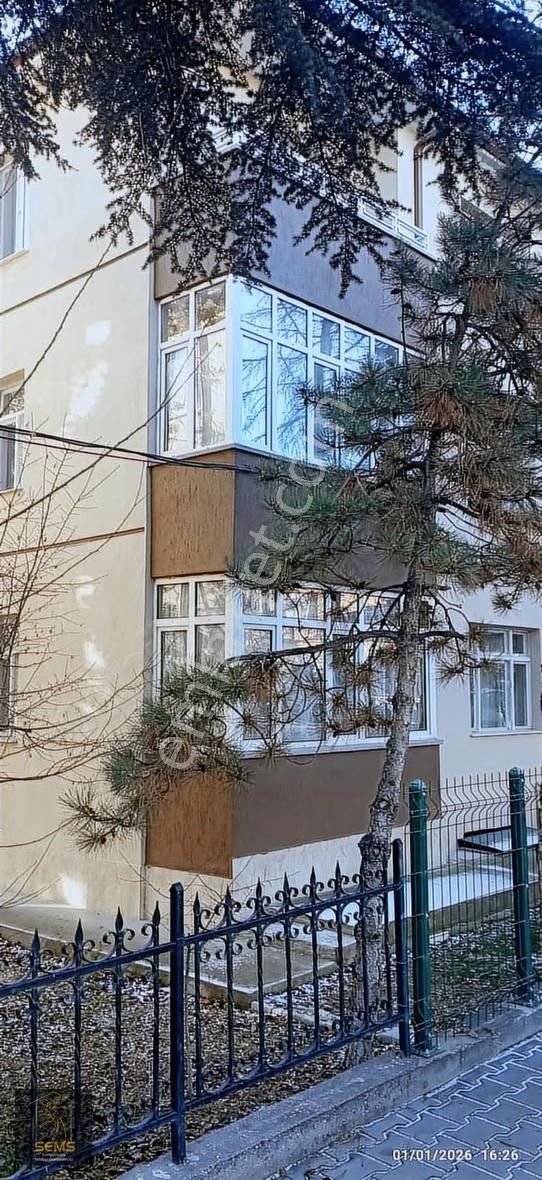 Şems'ten Yaka Caddesinde 3+1 Geniş Bakımlı Hesaplı Daire