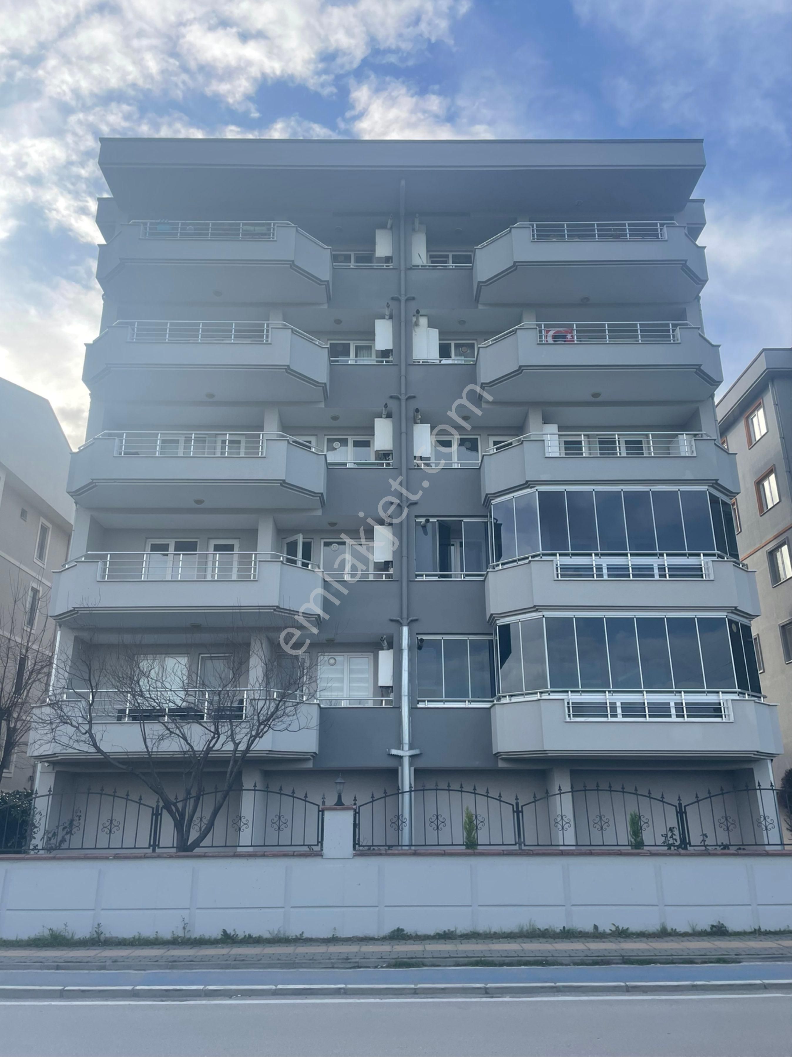Altınşehir'de Metro Yakınında Arakat Kiralık 3+1