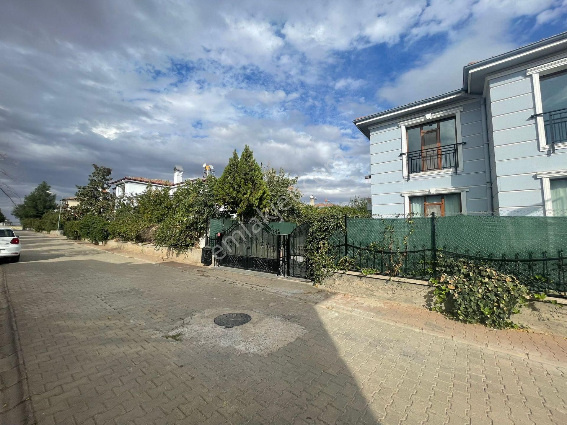 Silvan Yolu Üzeri Bahçeşehir Sitesinde Kiralık Dubleks Villa - Görsel 5