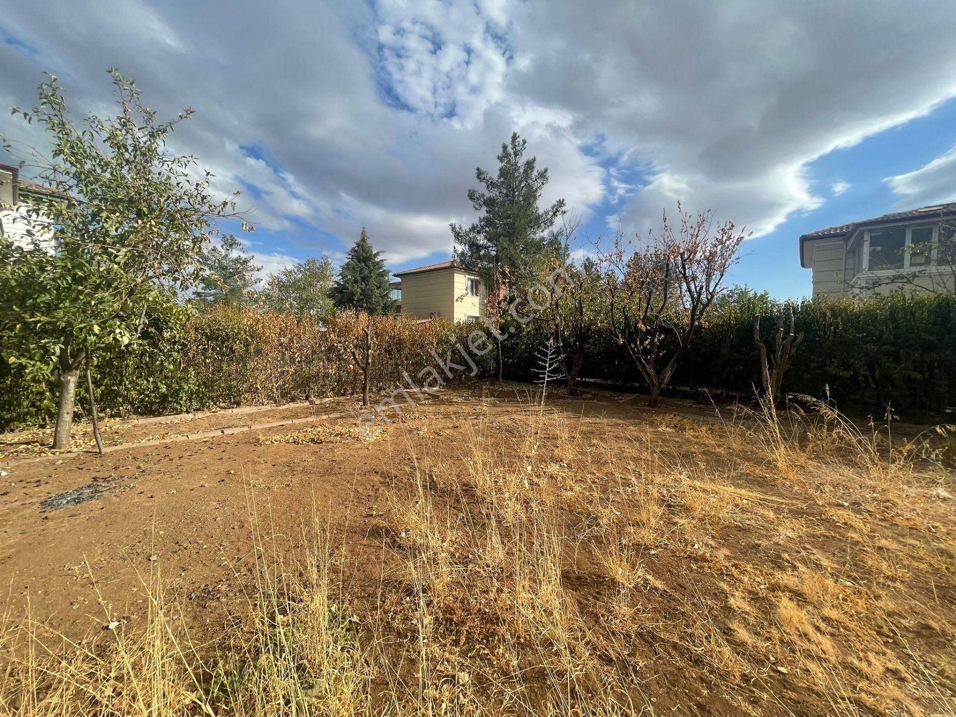 Silvan Yolu Üzeri Bahçeşehir Sitesinde Kiralık Dubleks Villa - Görsel 29