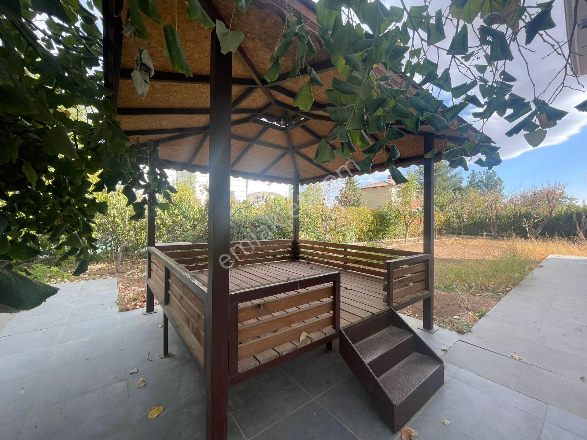 Silvan Yolu Üzeri Bahçeşehir Sitesinde Kiralık Dubleks Villa - Görsel 7