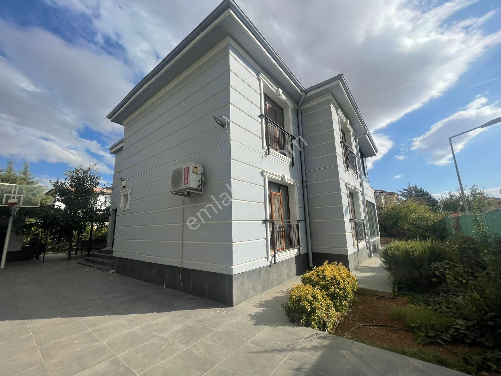 Silvan Yolu Üzeri Bahçeşehir Sitesinde Kiralık Dubleks Villa - Görsel 3