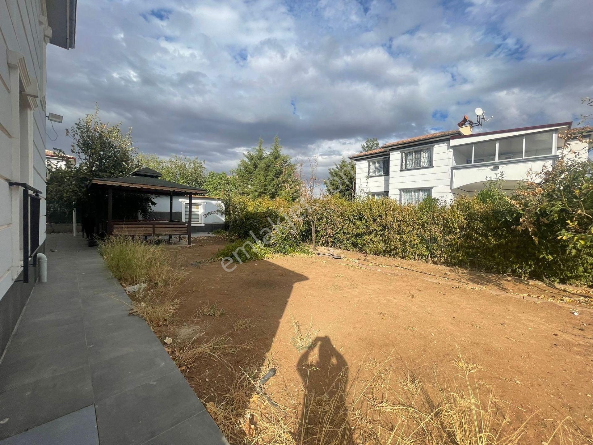 Silvan Yolu Üzeri Bahçeşehir Sitesinde Kiralık Dubleks Villa - Görsel 31