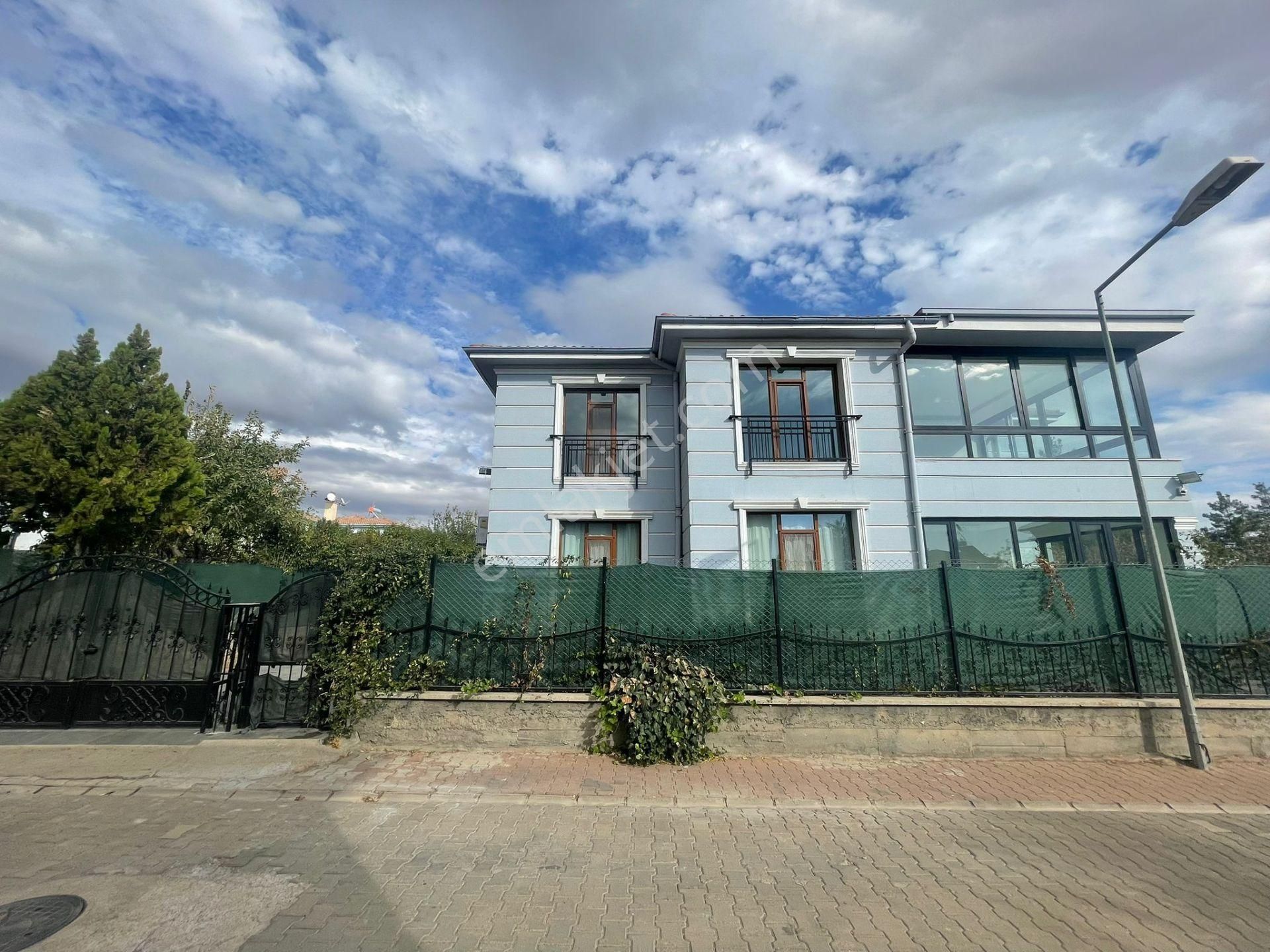 Silvan Yolu Üzeri Bahçeşehir Sitesinde Kiralık Dubleks Villa