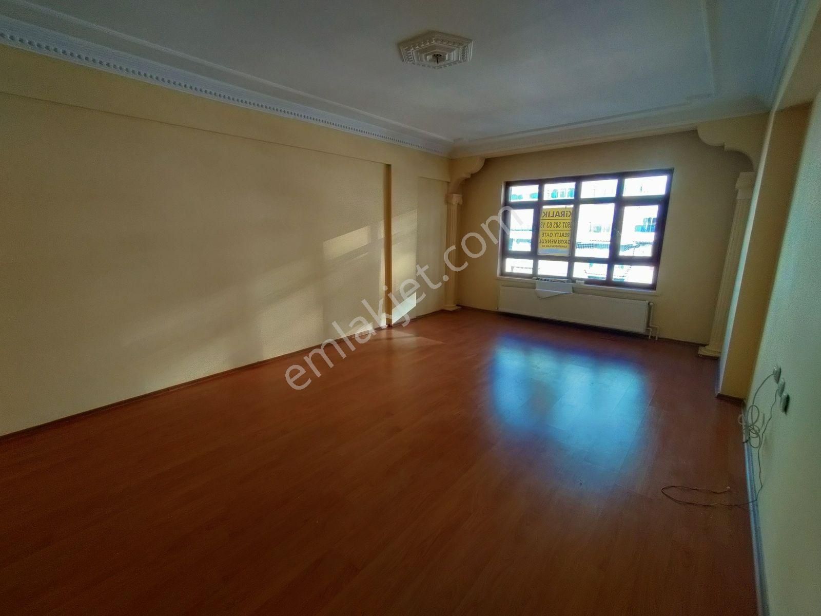 Etlik'de Asansörlü 3+1 Önü Açık Manzaralı Kiralık Daire