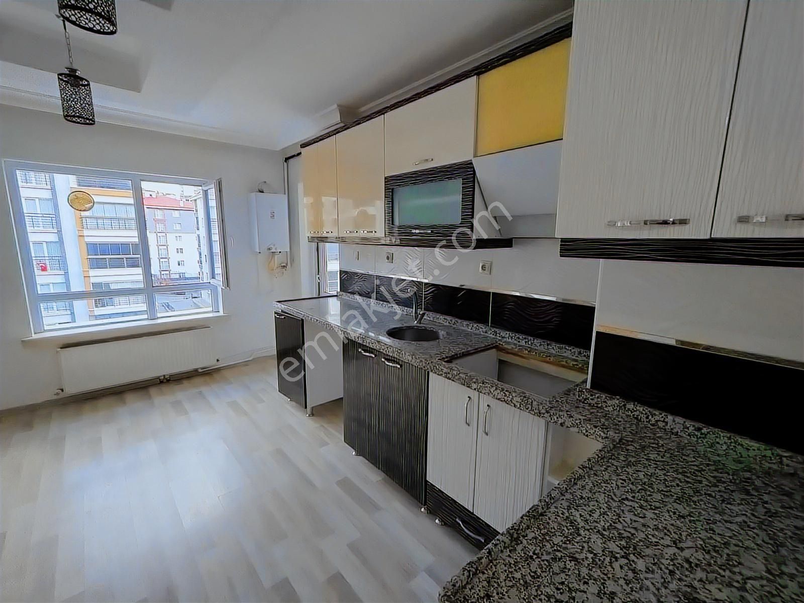 Feridun Çelik'de Full Yapılı Ebevyn Banyolu Geniş Kiralık Daire - Görsel 15