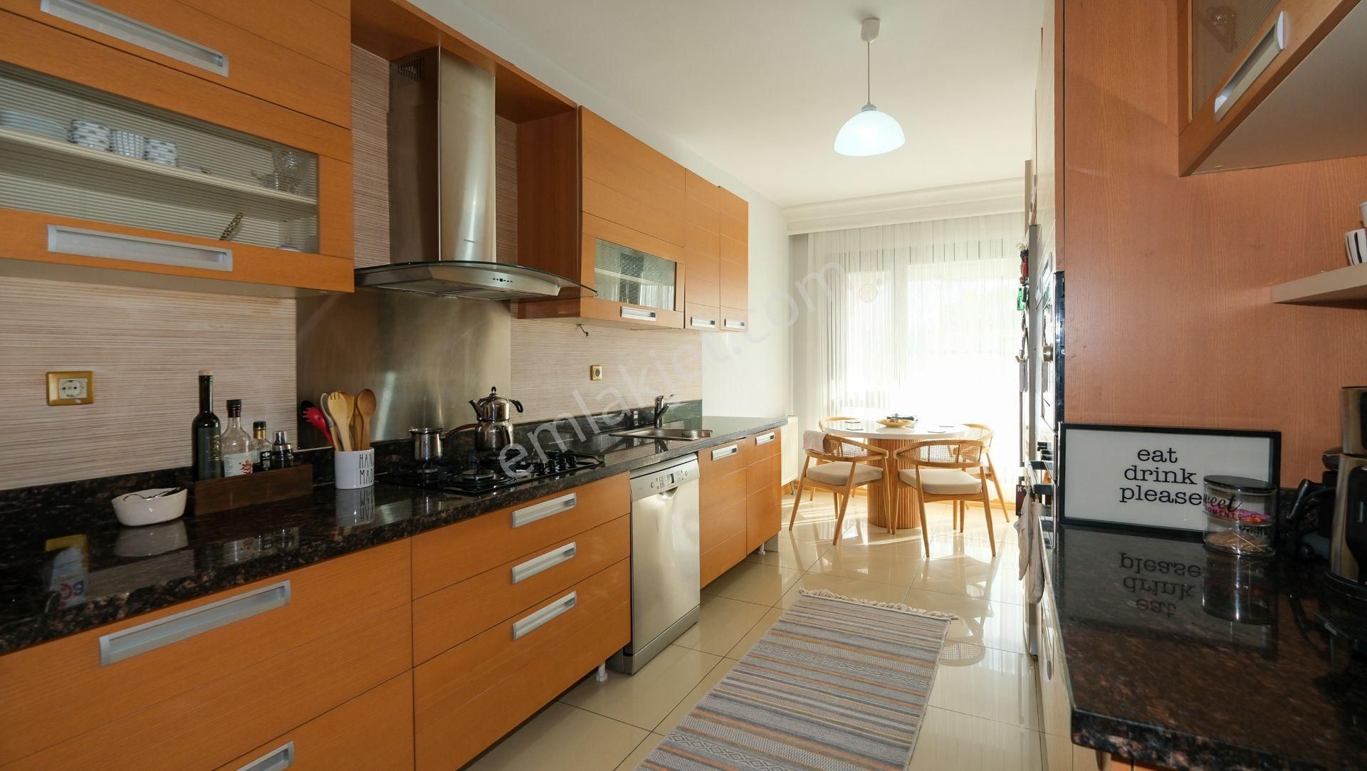 Ümitköy Sedef Sitesinde Bakımlı 6+1 Dubleks Satılık Daire - Görsel 13