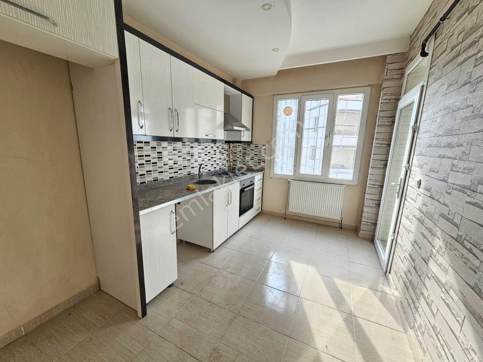 Millet Bahçesi Karşısında 3+1 Satılık Daire - Görsel 15
