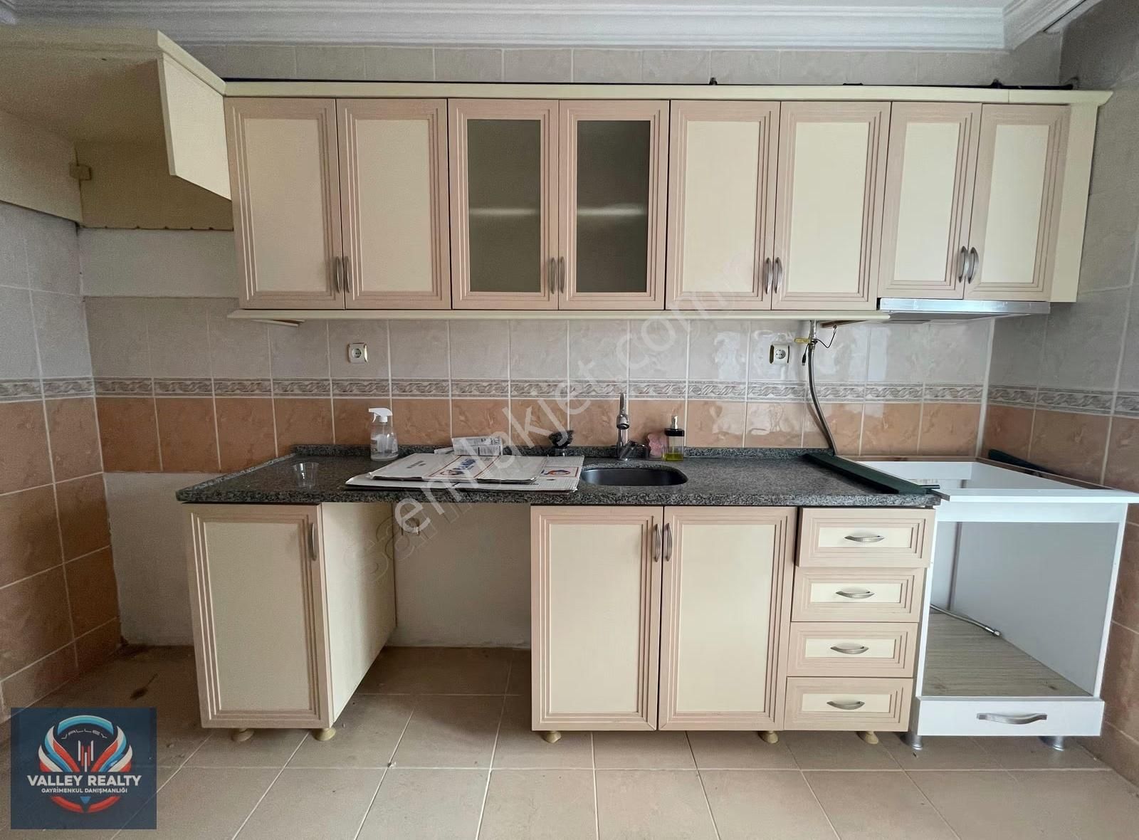 Valleyden Reşadiye Mah. Asansörlü, Balkonlu 3+1 Satılık Daire! - Görsel 11