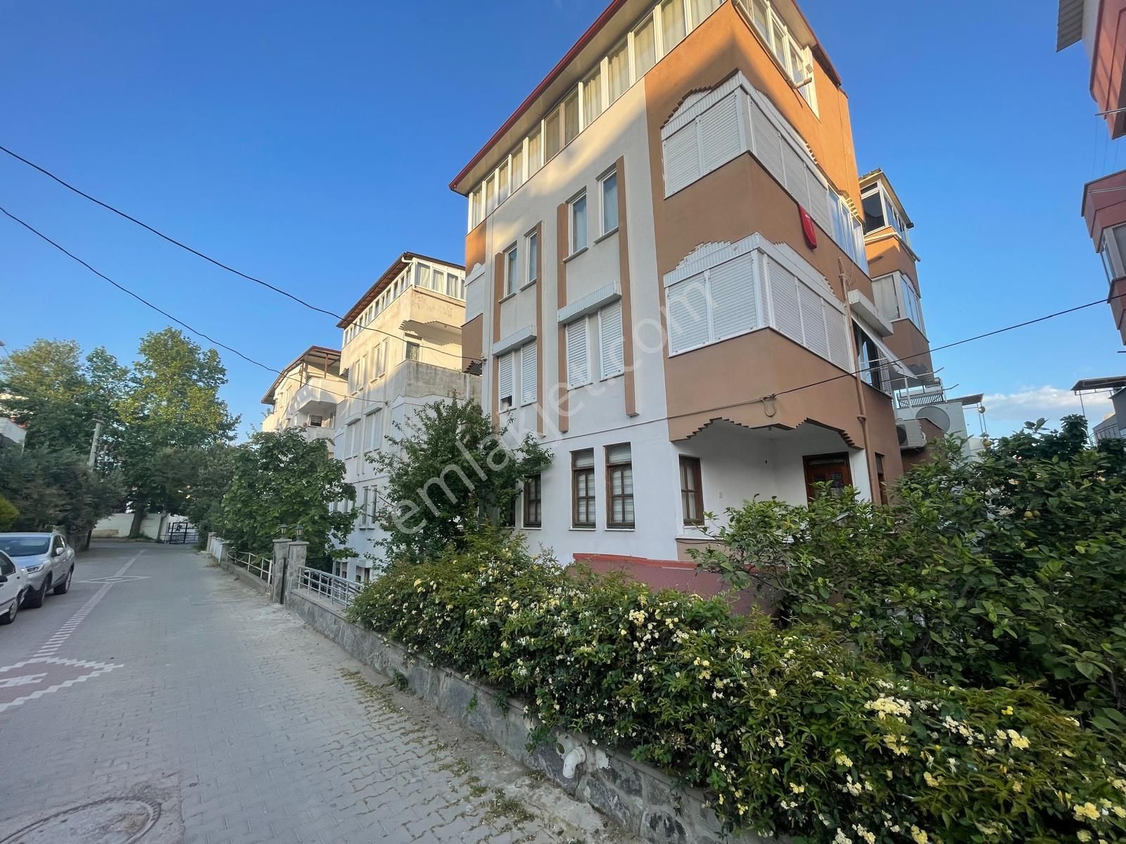 Poyraz Gayrimenkul'den Altınoluk'ta Satılık Öncephe Arakat Kaloriferli Daire - Görsel 3