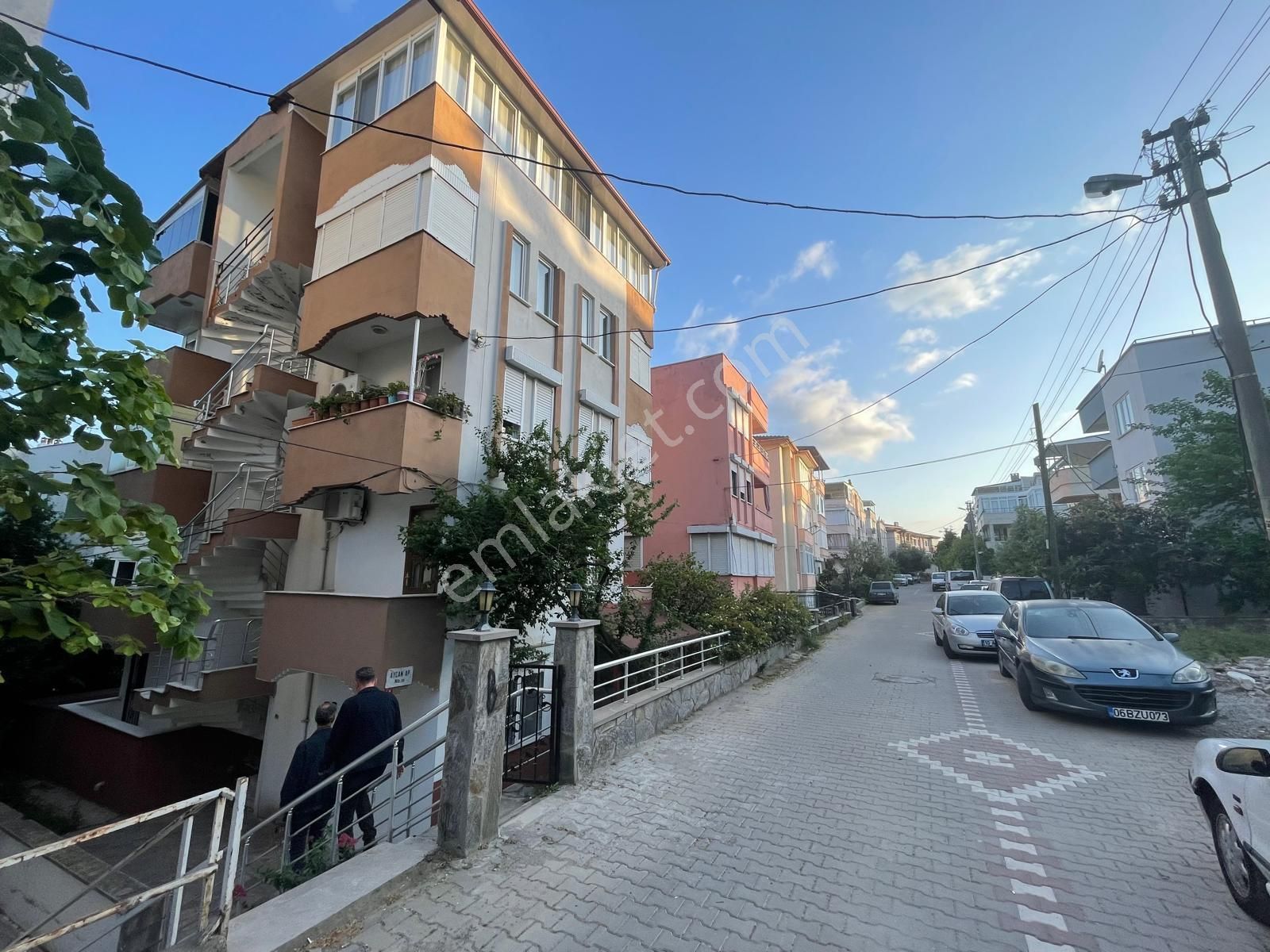 Poyraz Gayrimenkul'den Altınoluk'ta Satılık Öncephe Arakat Kaloriferli Daire - Görsel 2