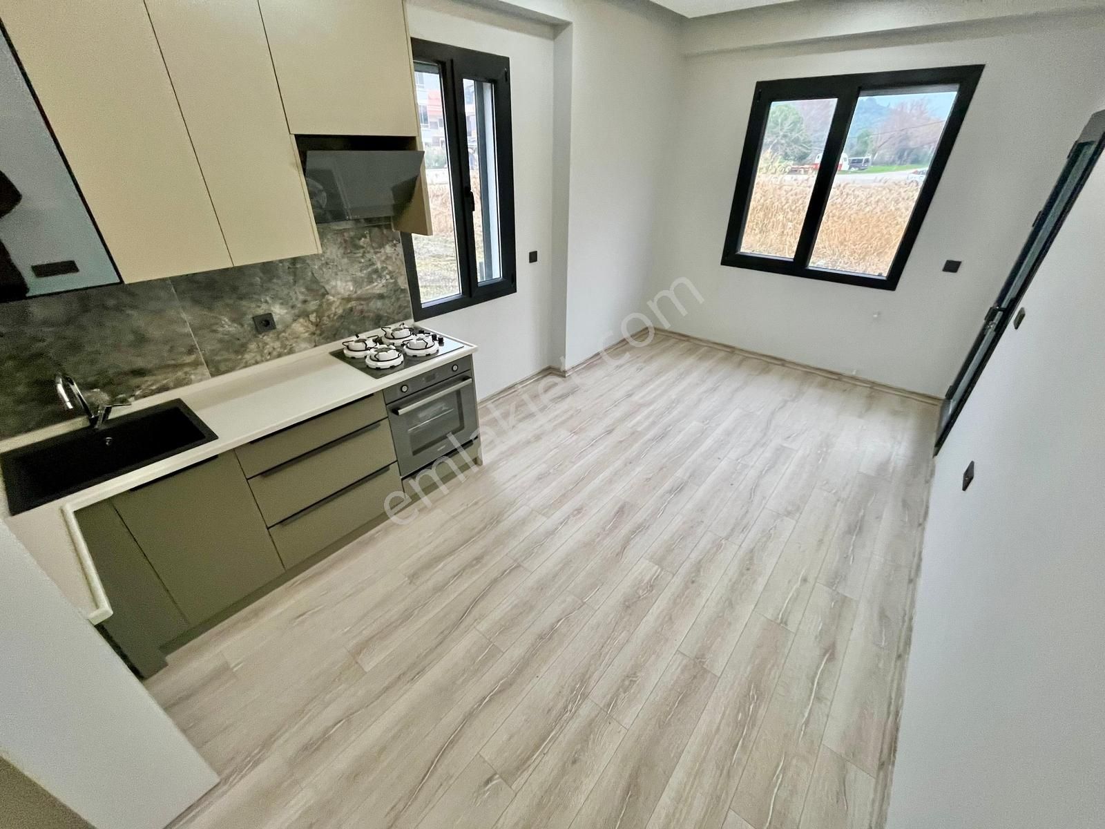 Gümüş'den Akçay Merkez'de Geniş Bahçe Kullanımlı Lüks 2+1 Daire - Görsel 17