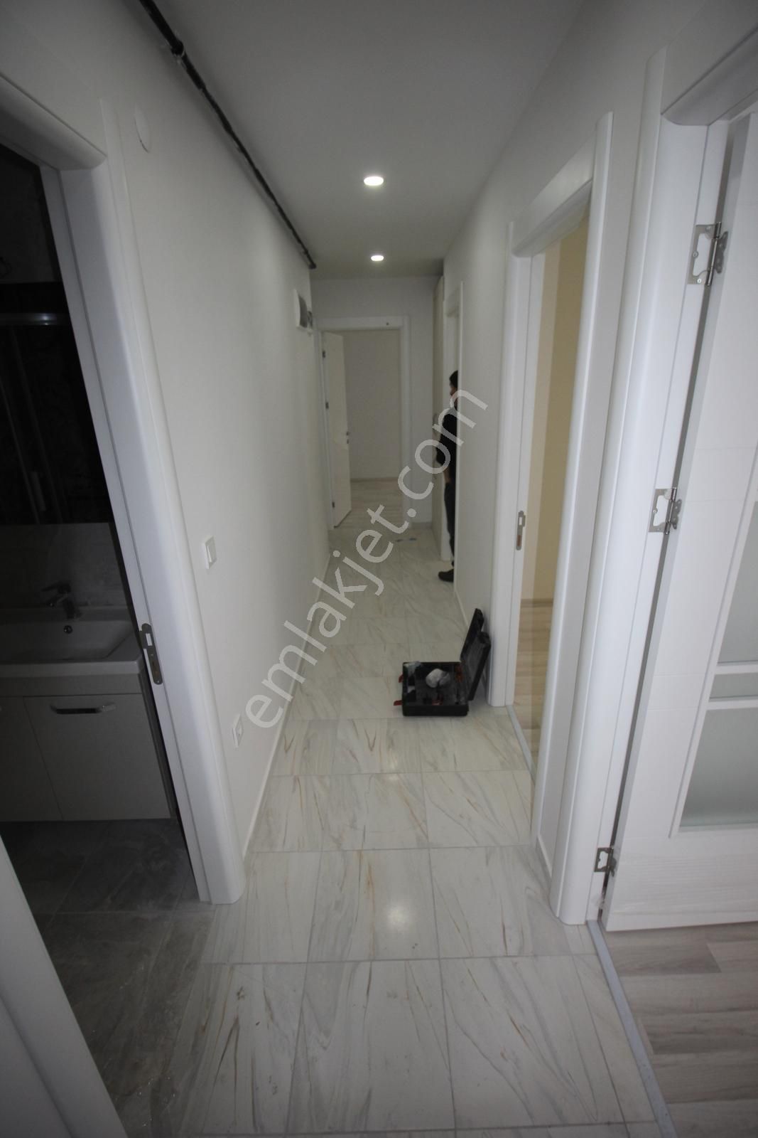 Tamiş'den Altıntepe'de Minibüse 2.binada 5 Yıllık 2.kat Ferah3+1 - Görsel 32