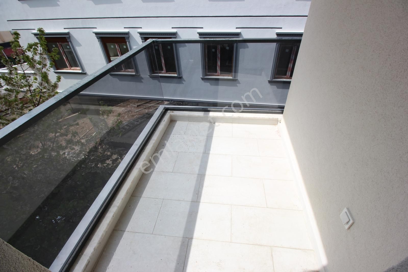 Tamiş'den Altıntepe'de Minibüse 2.binada 5 Yıllık 2.kat Ferah3+1 - Görsel 21