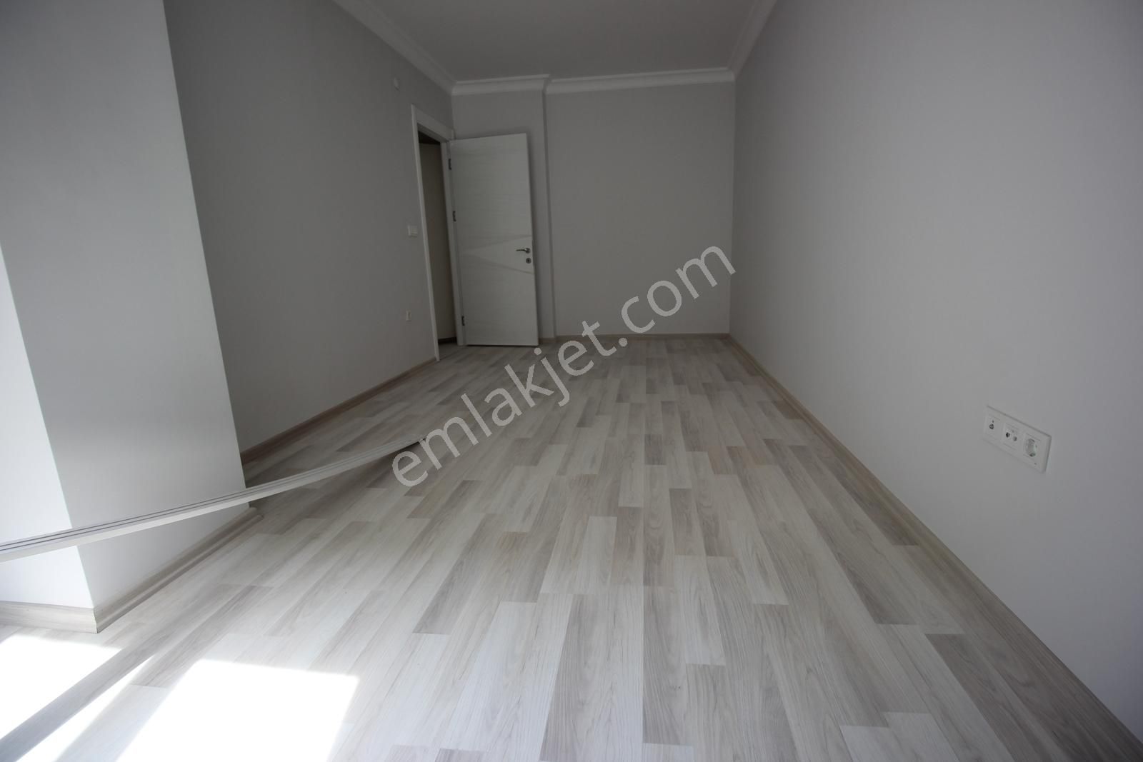 Tamiş'den Altıntepe'de Minibüse 2.binada 5 Yıllık 2.kat Ferah3+1 - Görsel 16