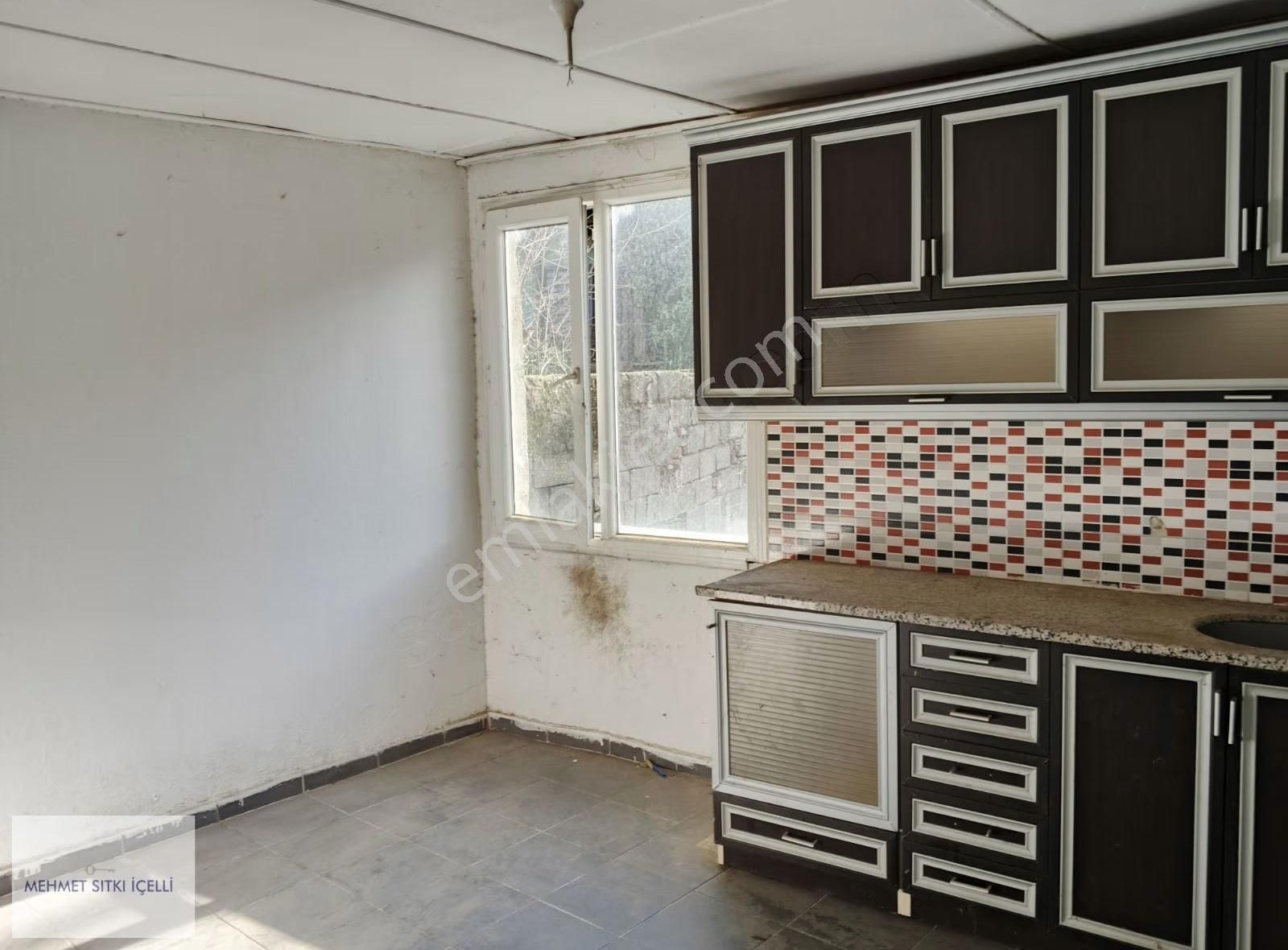 İçerisinde 5 Adet Ev Olan Bahçeli Müstakil Arsa - Görsel 11