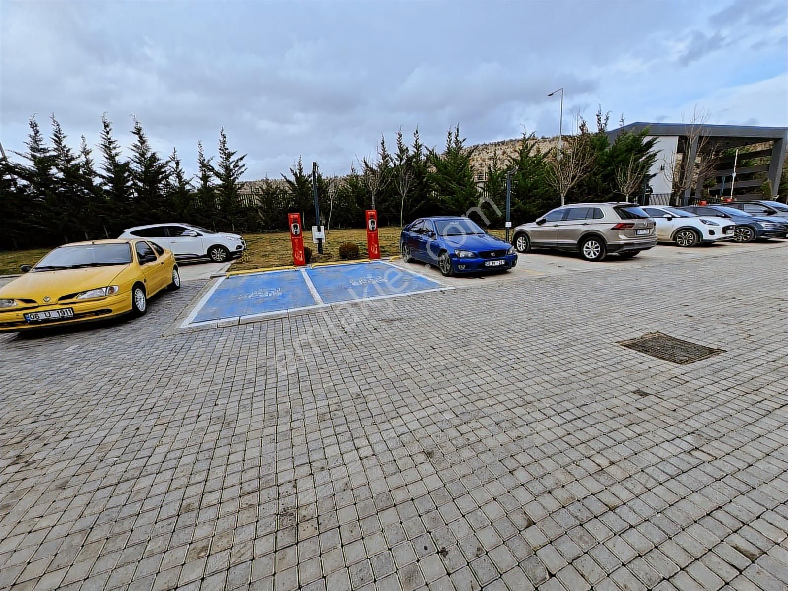 Bulvar Üzerinde Manzaralı Ve Modern Yaşam: Geniş 2+1 Kiralık !! - Görsel 23