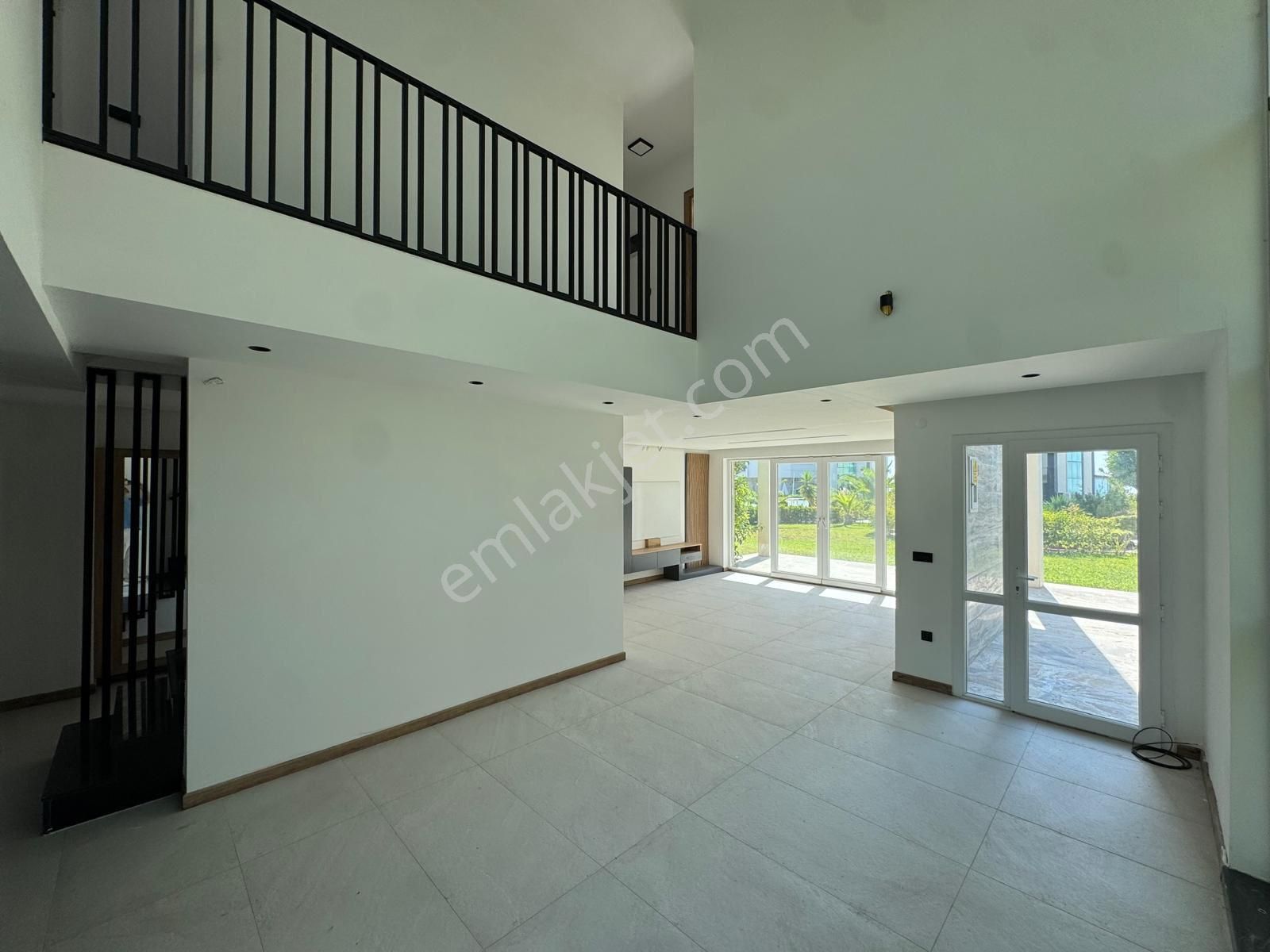 🌅 Ege & Yunan Adaları Cepheli Özel Arsalı Havuzlu 4+1 Tripleks Villa - Görsel 8