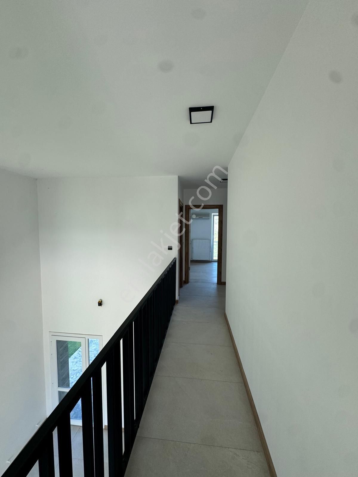 🌅 Ege & Yunan Adaları Cepheli Özel Arsalı Havuzlu 4+1 Tripleks Villa - Görsel 18