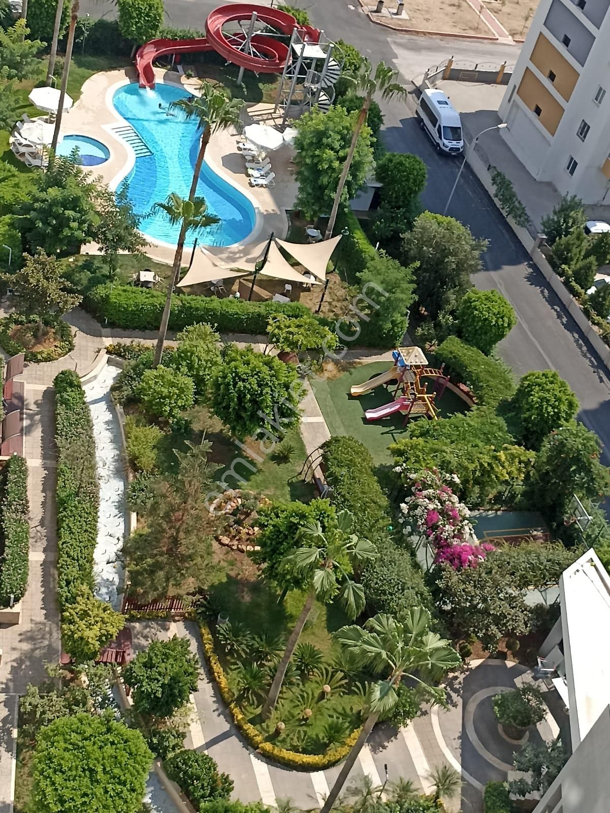 Türkmenbaşı Bulvarında Yüzme Havuzlu Sosyal Yaşam Alanlı Güvenlikli Kapalı Otoparklı 4+1 Lüks Daire - Görsel 13