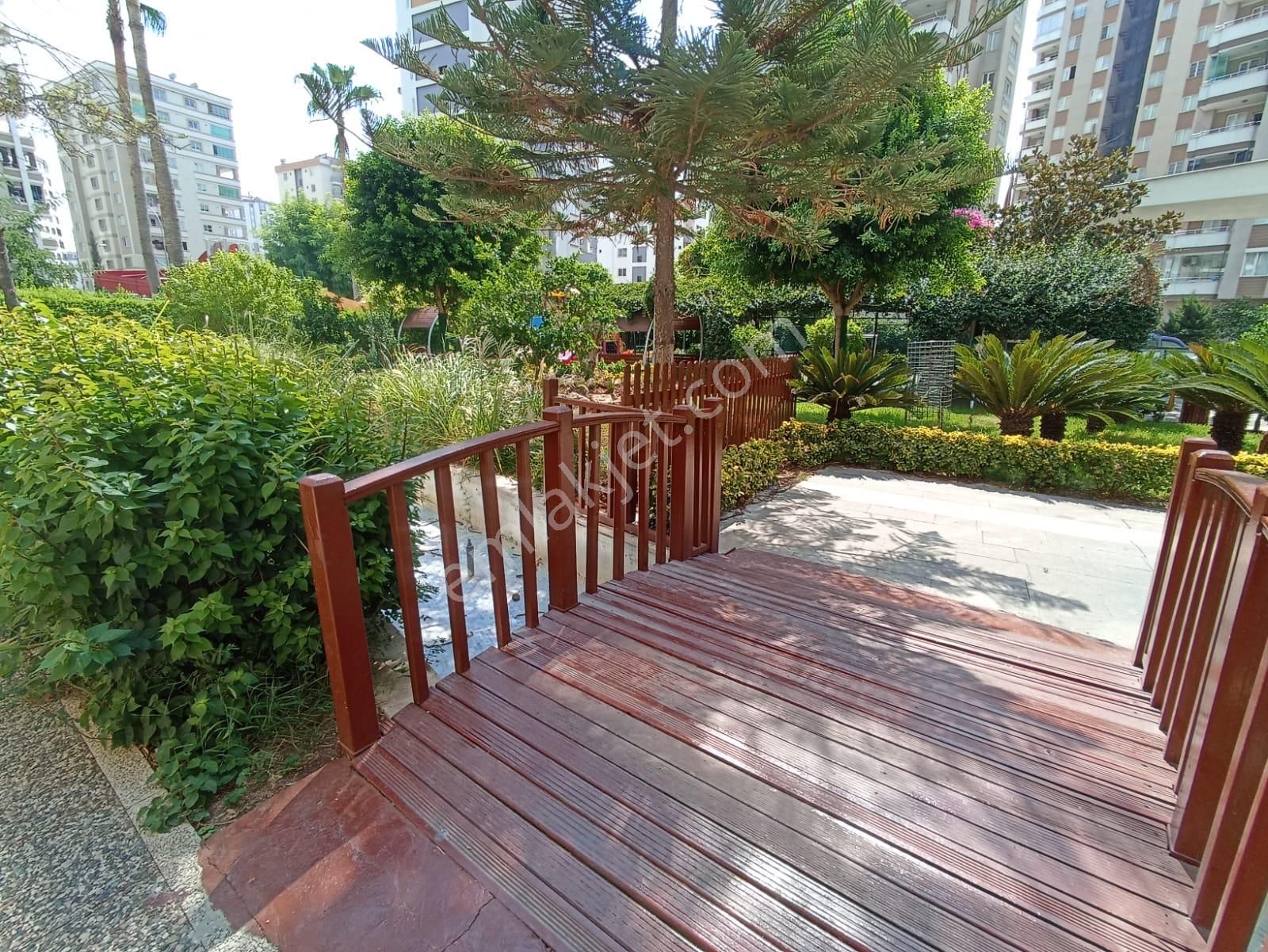 Türkmenbaşı Bulvarında Yüzme Havuzlu Sosyal Yaşam Alanlı Güvenlikli Kapalı Otoparklı 4+1 Lüks Daire - Görsel 8