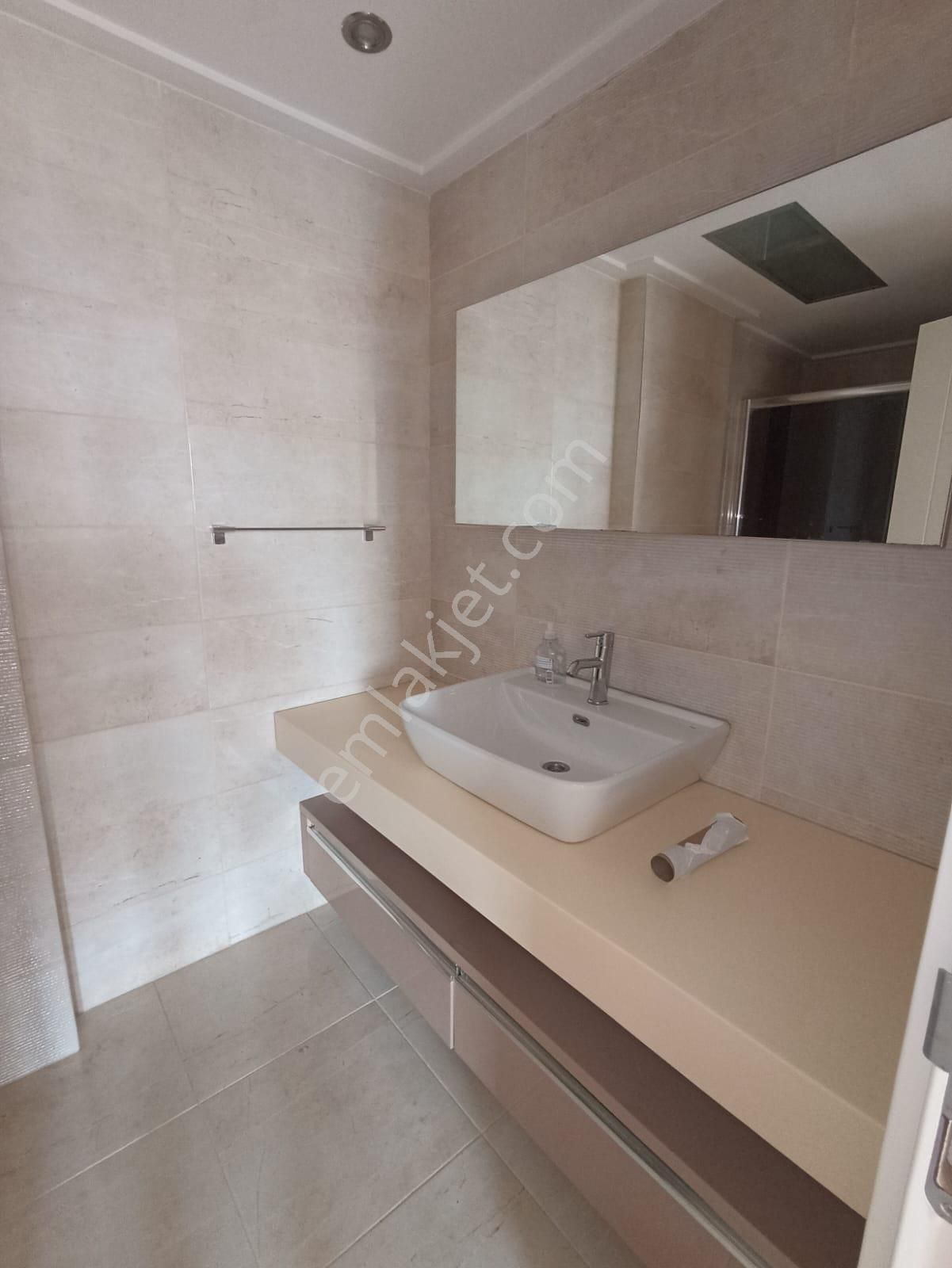 Türkmenbaşı Bulvarında Yüzme Havuzlu Sosyal Yaşam Alanlı Güvenlikli Kapalı Otoparklı 4+1 Lüks Daire - Görsel 24