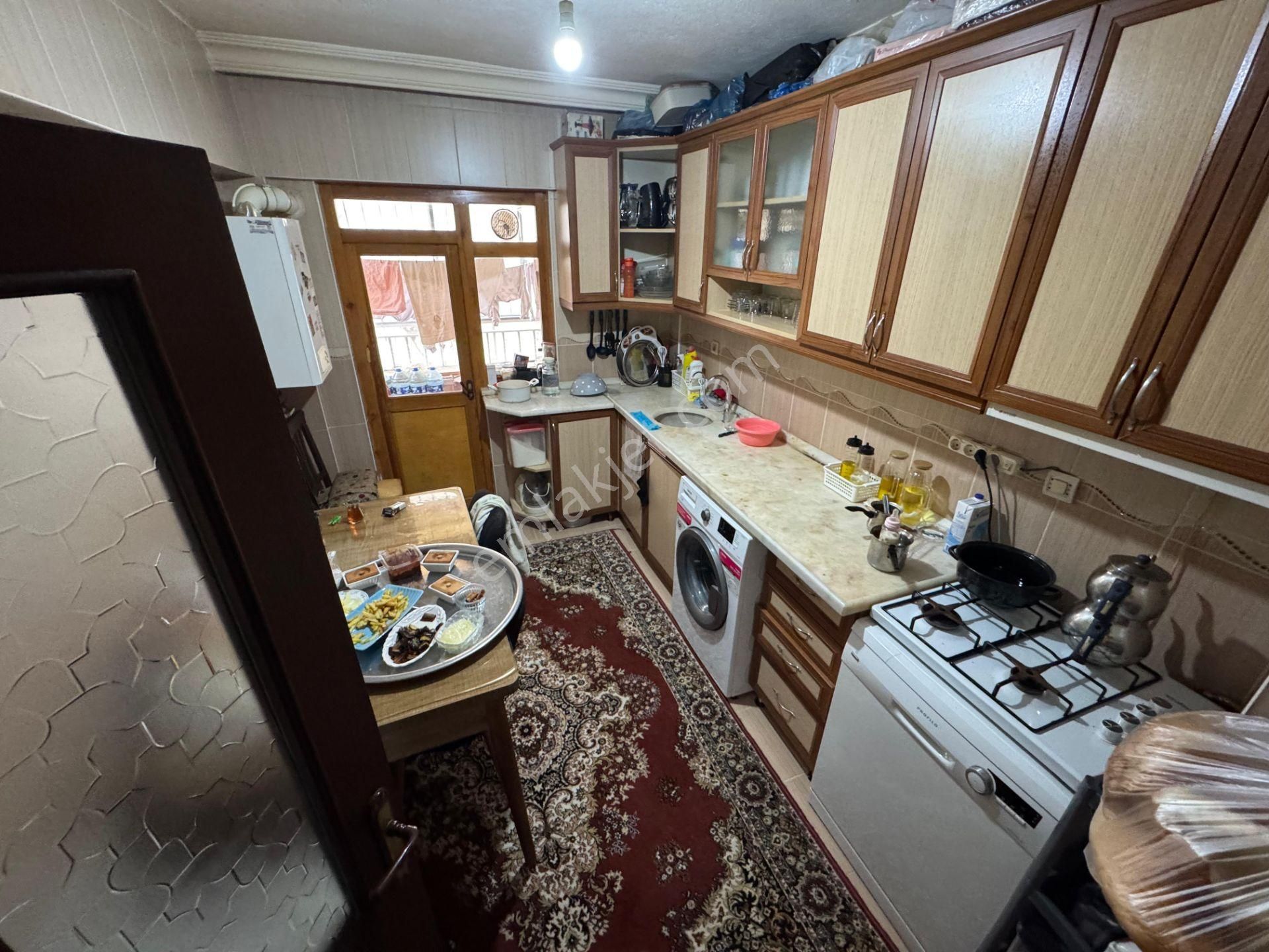 Selçuklu Mahallesinde 3+1 Bağımsız Salon Full Yapılı Merkezi Lokasyon Yeni Bina