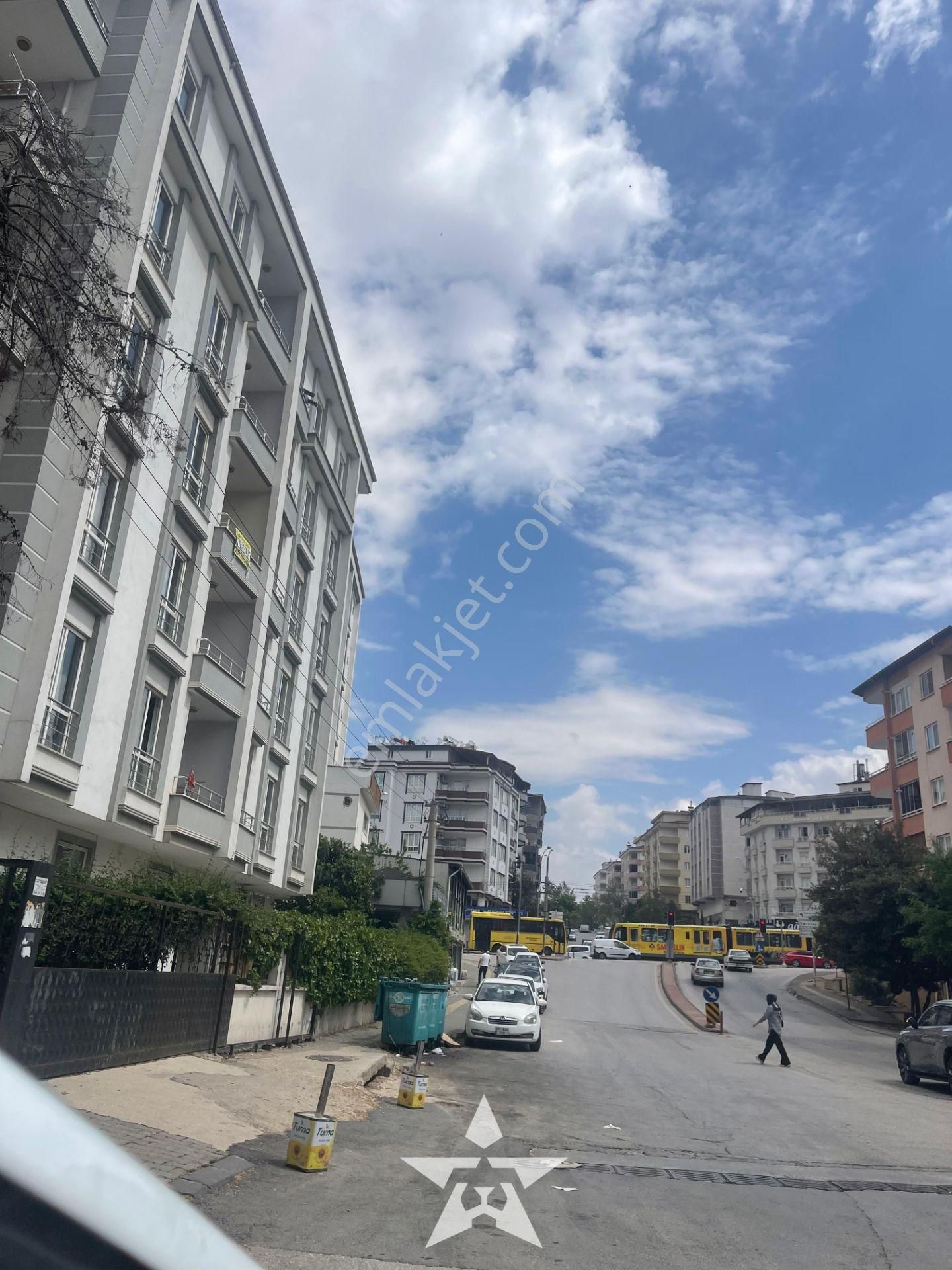 Royalestten Kaçırılmayacak Arakat Balkonlu Eşyalı Tramvaya Sıfır - Görsel 16