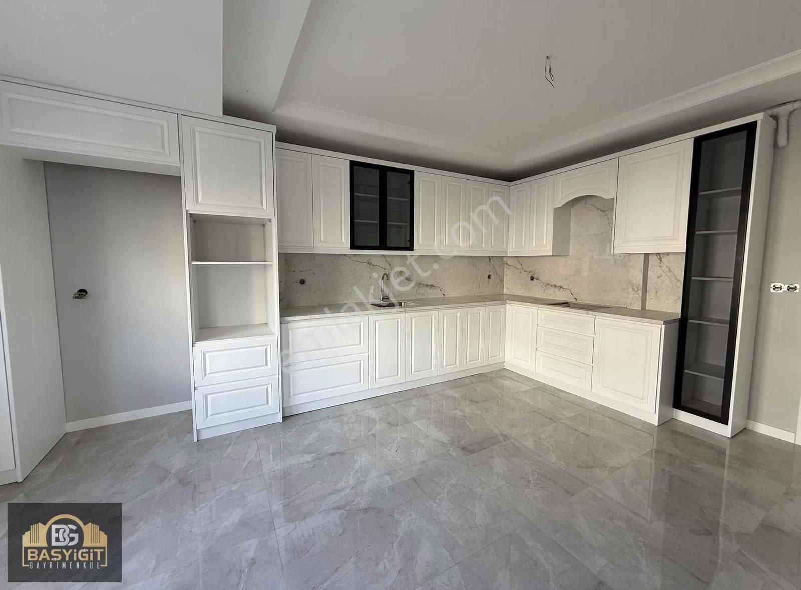 Hürriyet Mah.hisar Kahvesi Yakını 3+1,170m2 Sıfır Daire