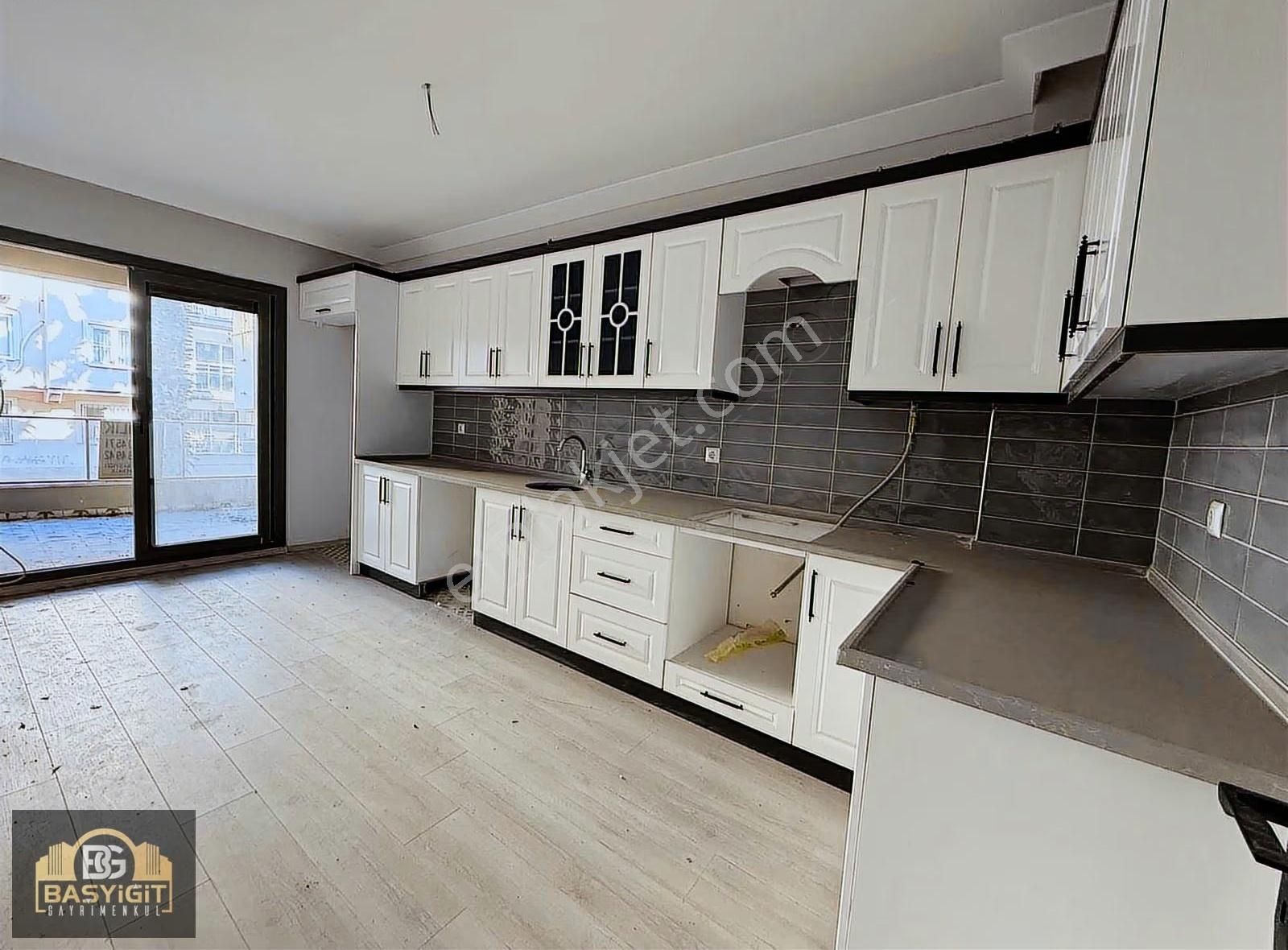 Ulucami Mah.gazi Okulu Yakını 3+1,140 M2 Satılık Sıfır Daire - Görsel 14