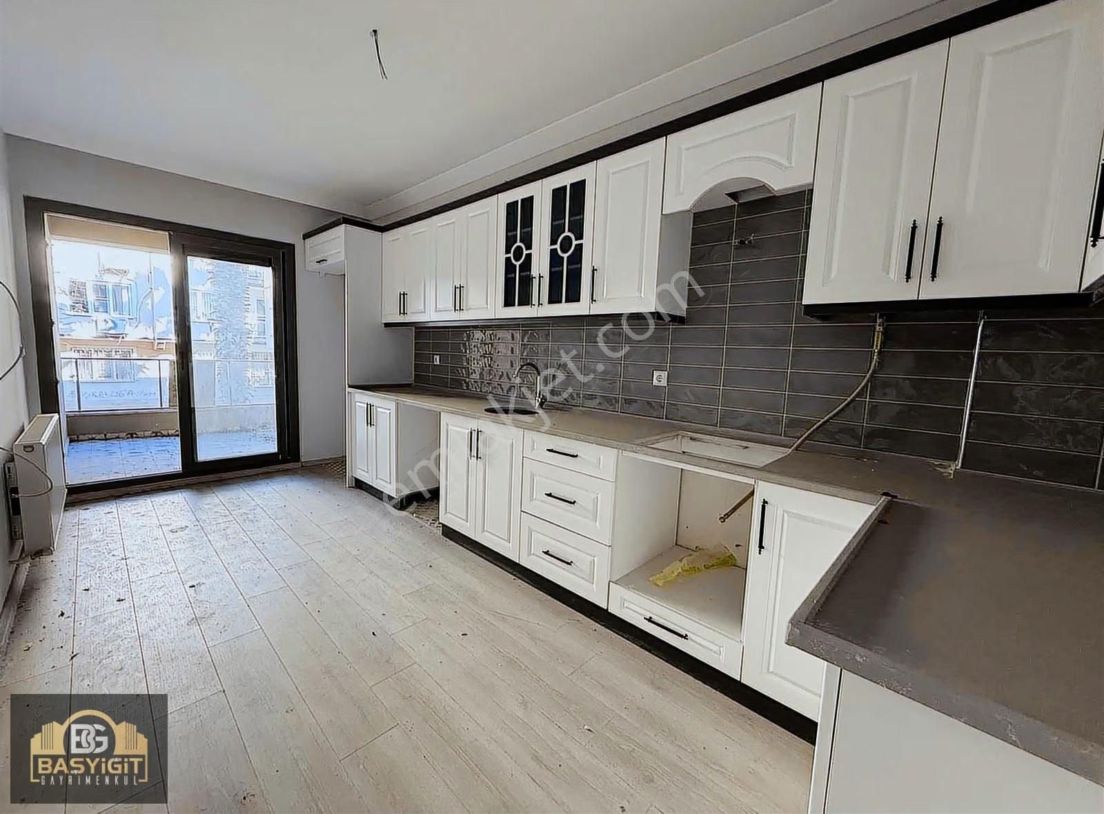 Ulucami Mah.gazi Okulu Yakını 3+1,140 M2 Satılık Sıfır Daire