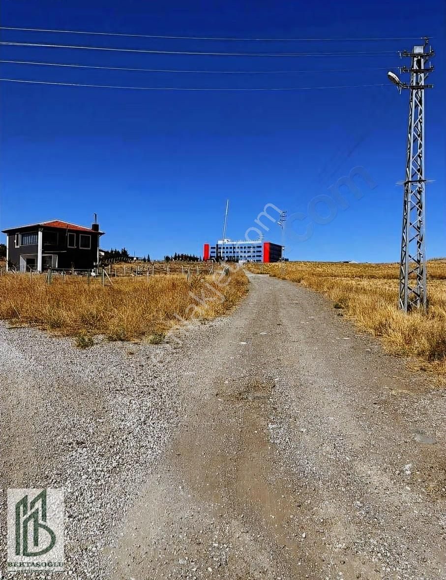 Gölbaşı / Bahçelievler 750m2 Tek Tapu 0.20 Emsal