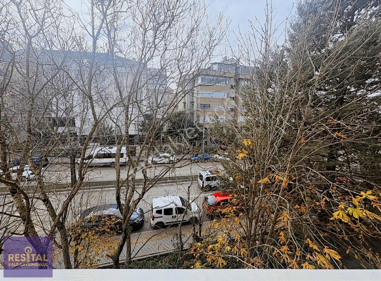 Beşevler Caddesinde Geniş Ve Ferah Daire - Görsel 3