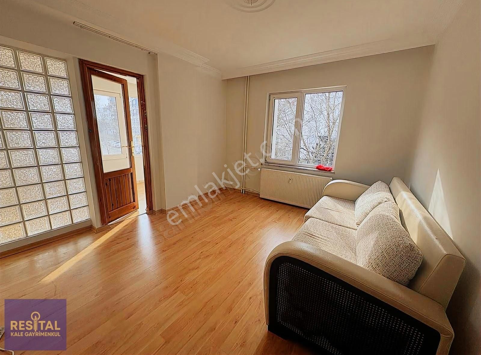 Beşevler Caddesinde Geniş Ve Ferah Daire - Görsel 12