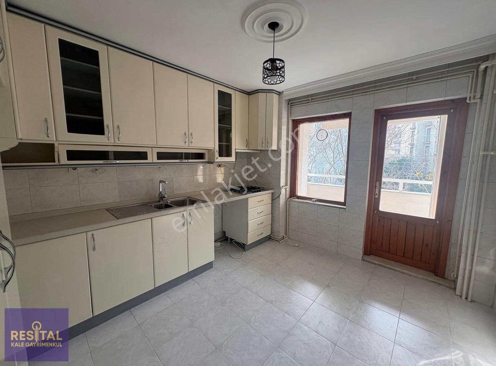 Beşevler Caddesinde Geniş Ve Ferah Daire - Görsel 13