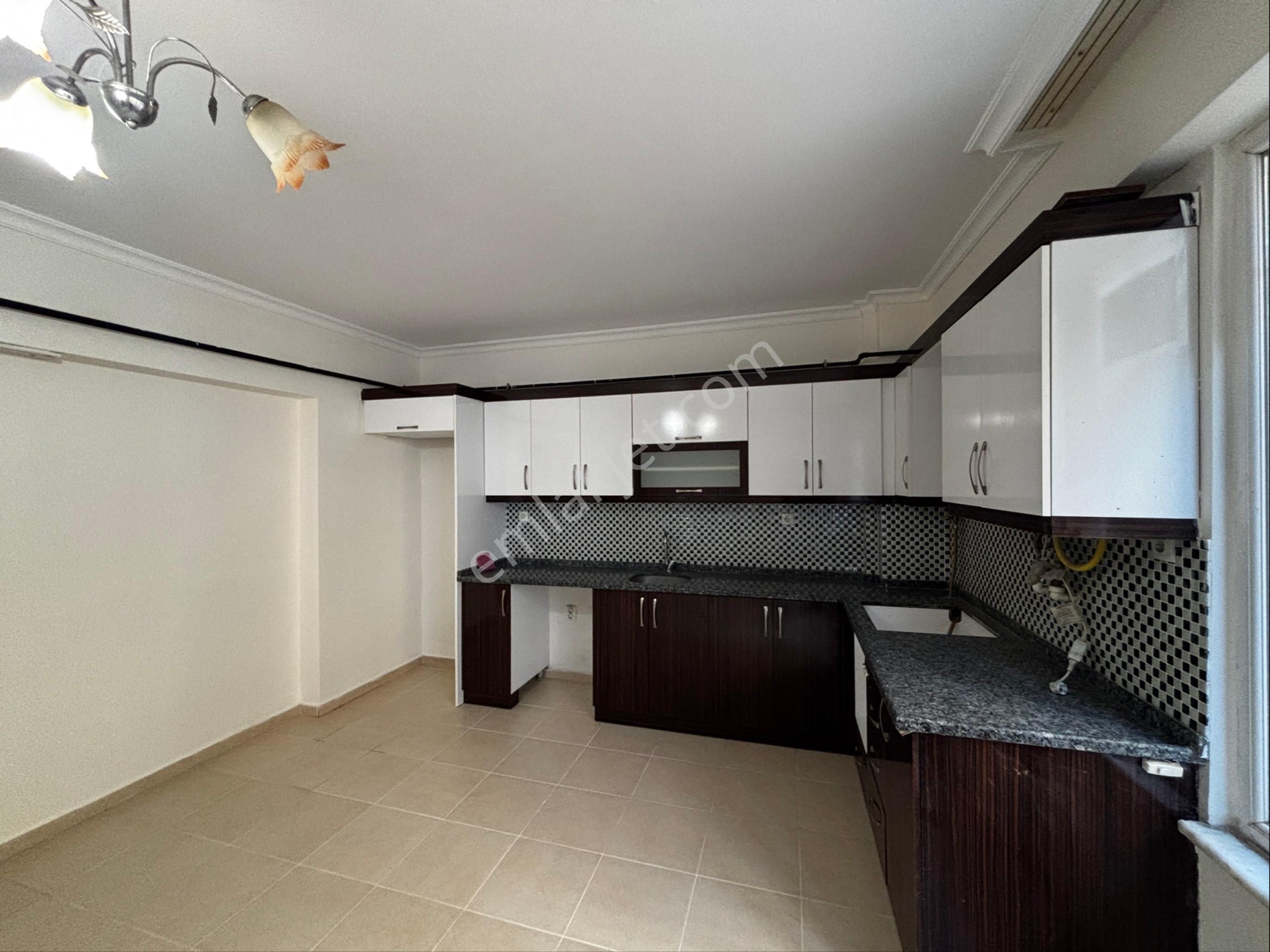 Cb'den Tekerek Ana Cadde Üzeri Geniş Satılık 3+1 Daire - Görsel 3